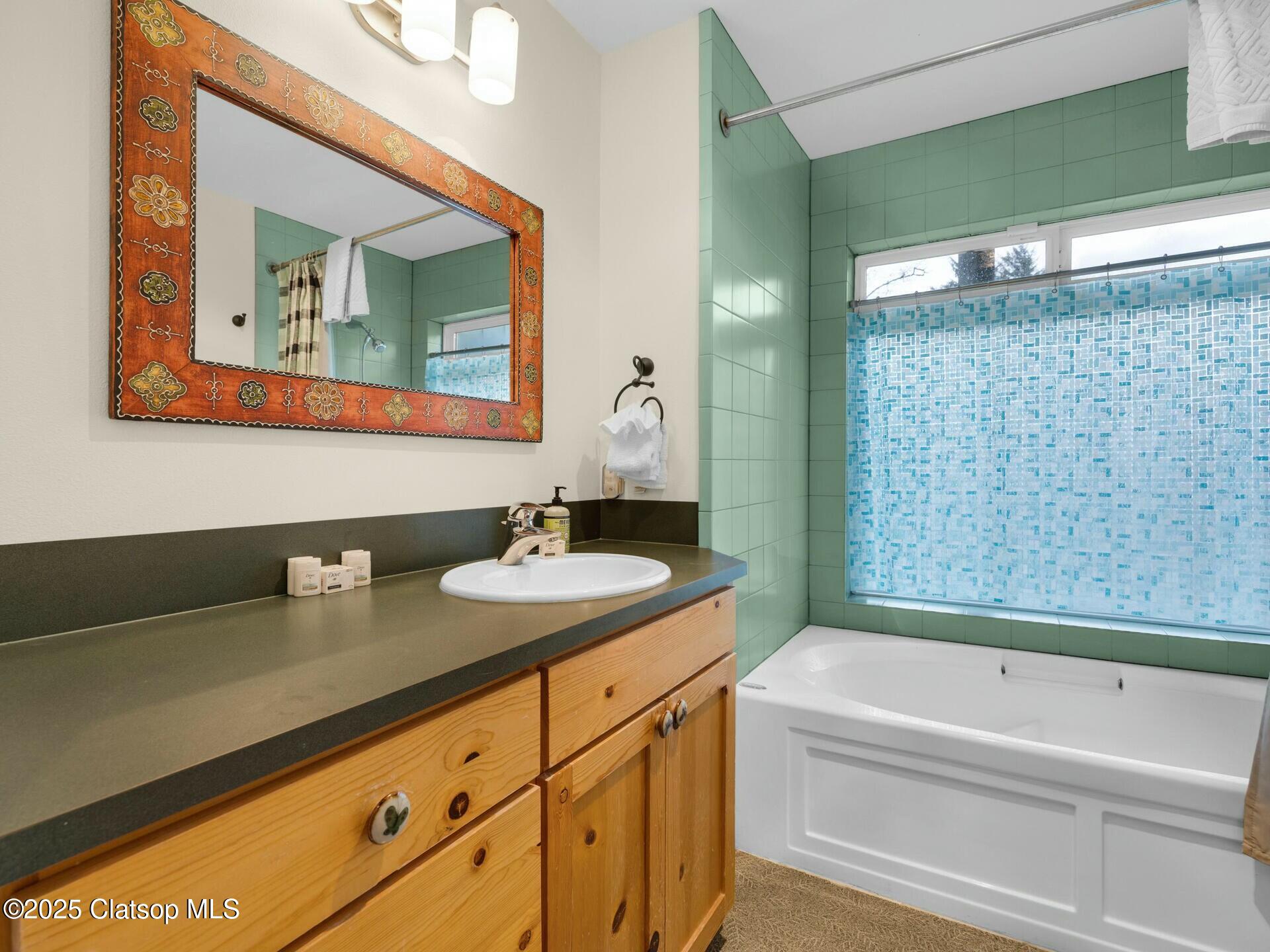 8435 Treasure Rocks Road Property Photo 30