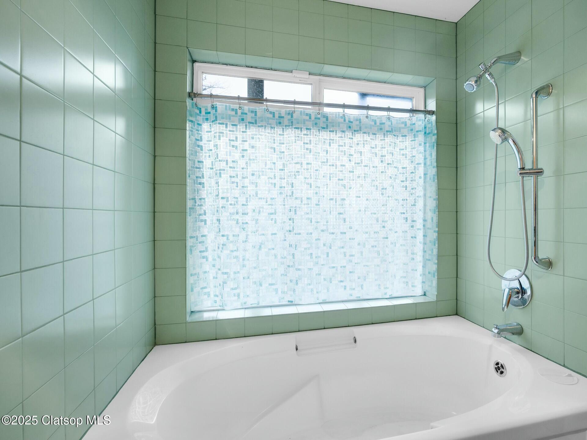 8435 Treasure Rocks Road Property Photo 31