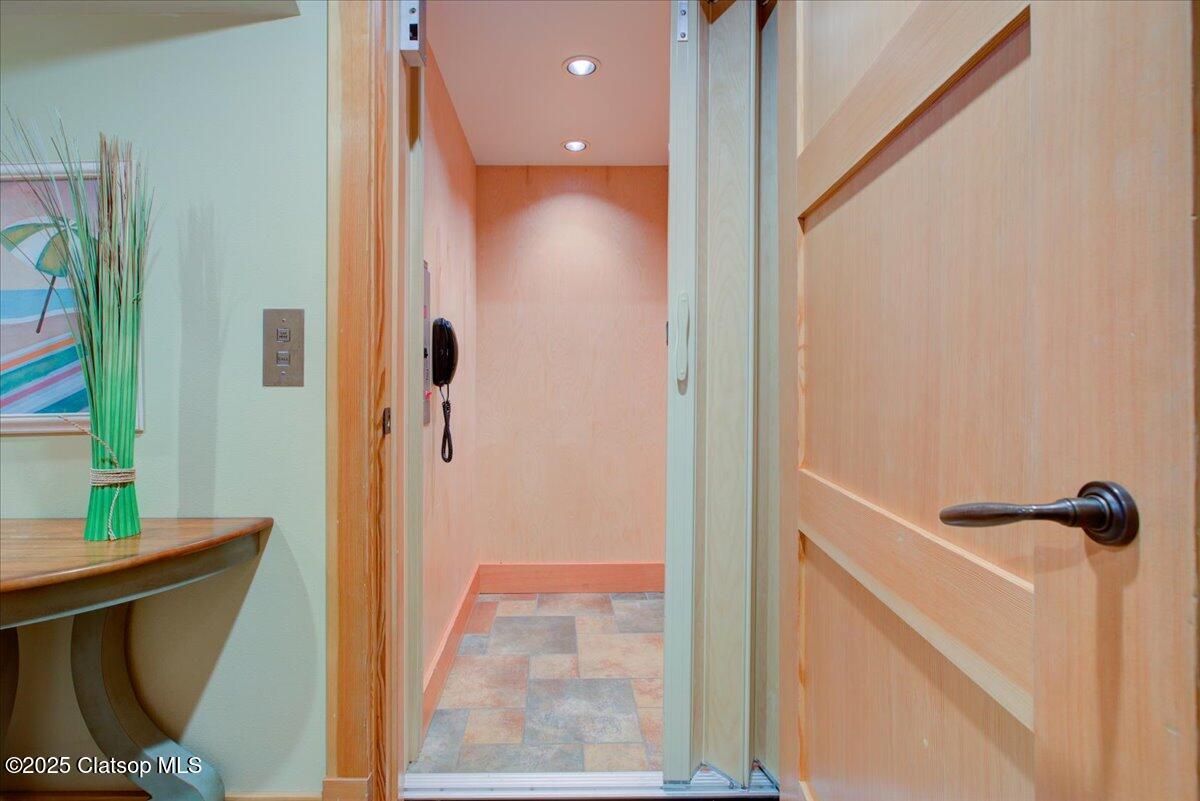 132 E Surfcrest Avenue Property Photo 17