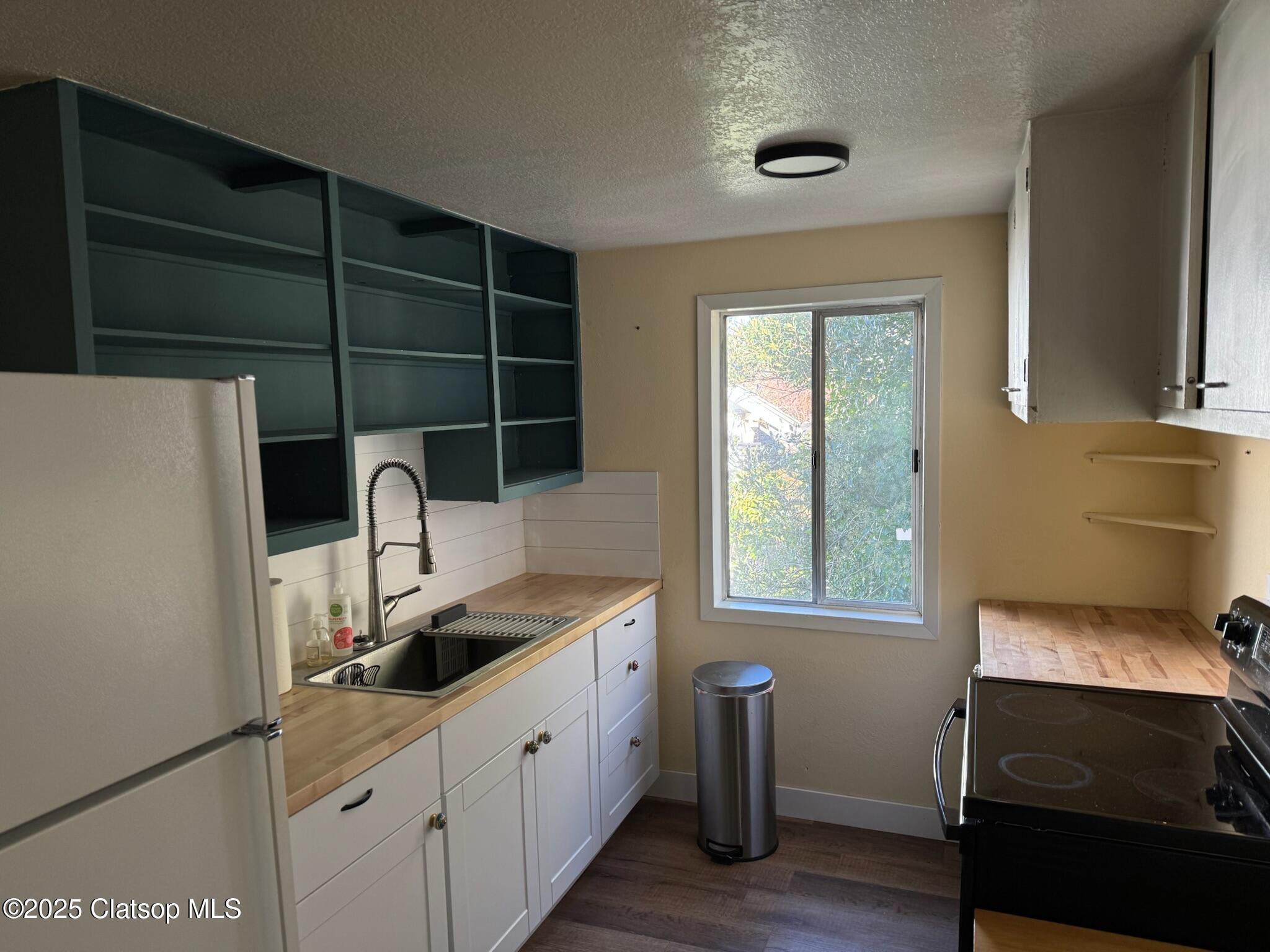 564 & 566 Alameda Property Photo 40