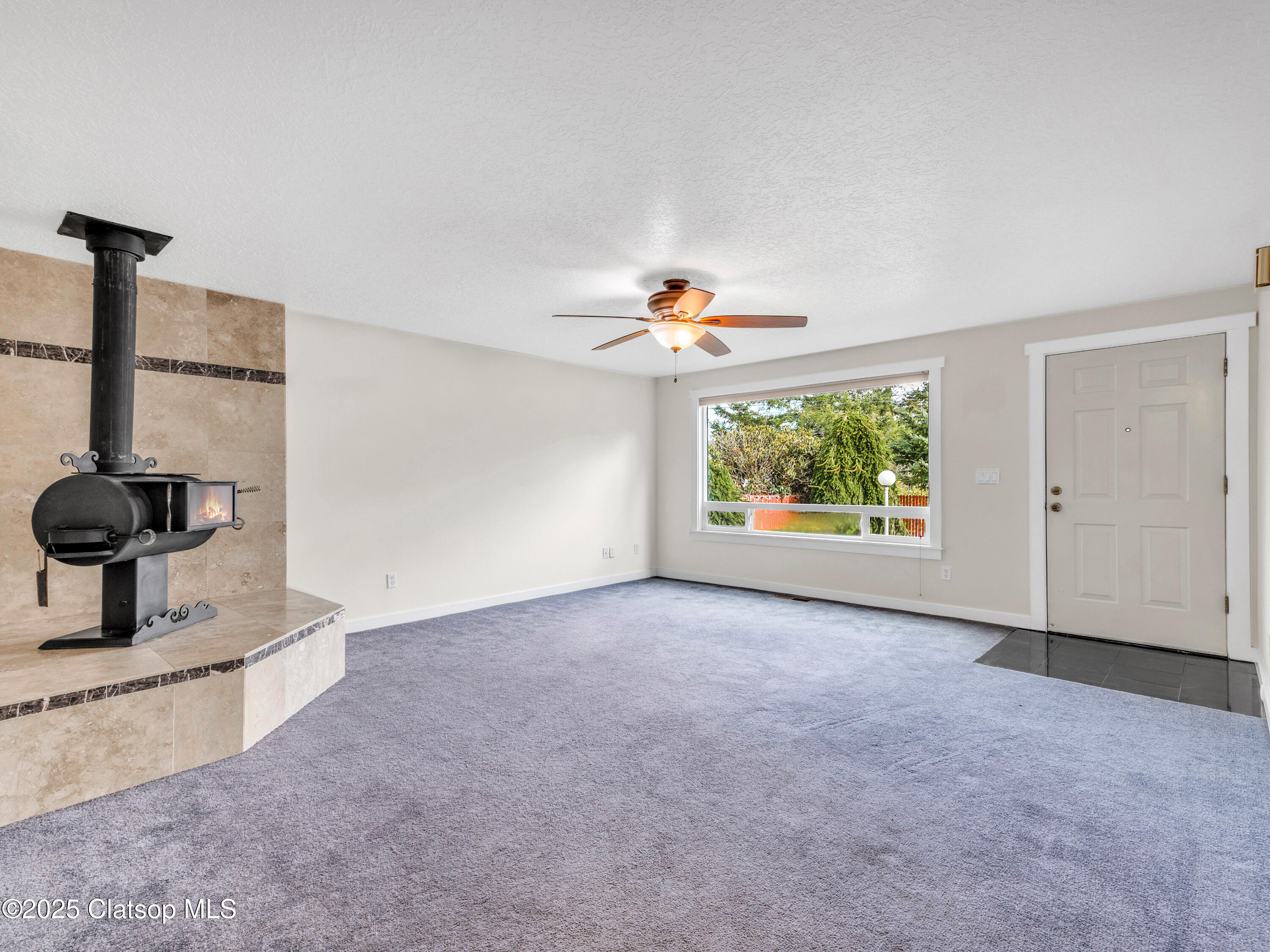 960 S King Street Property Photo 4