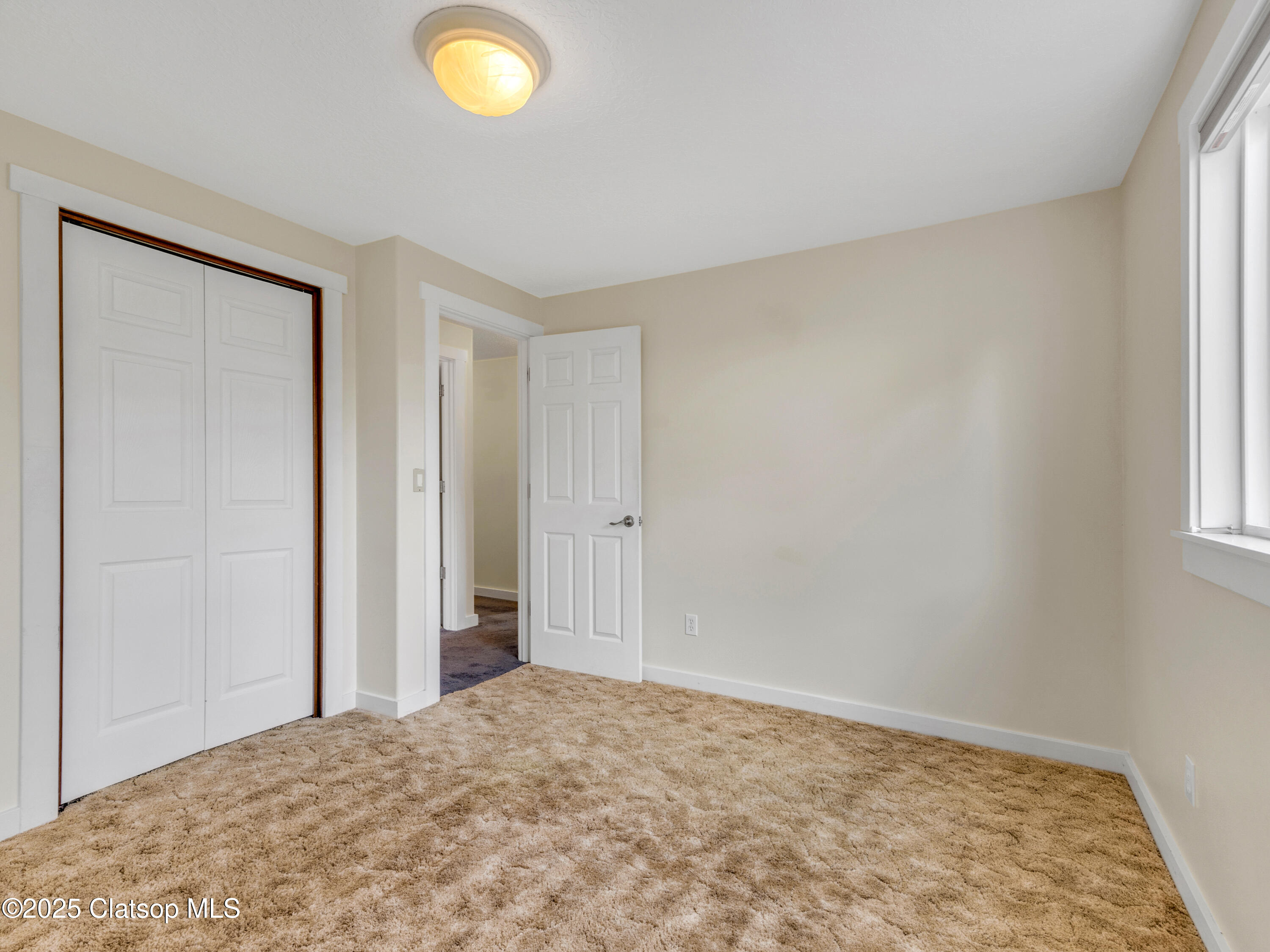 960 S King Street Property Photo 11