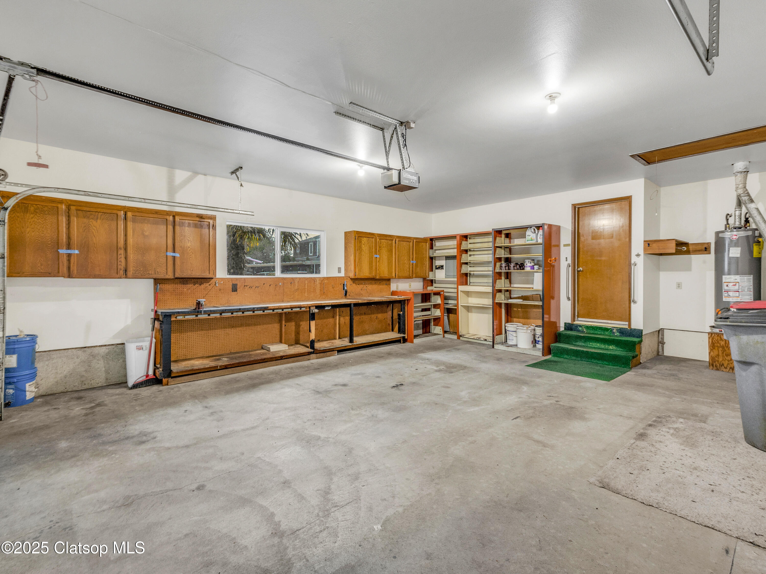 960 S King Street Property Photo 13