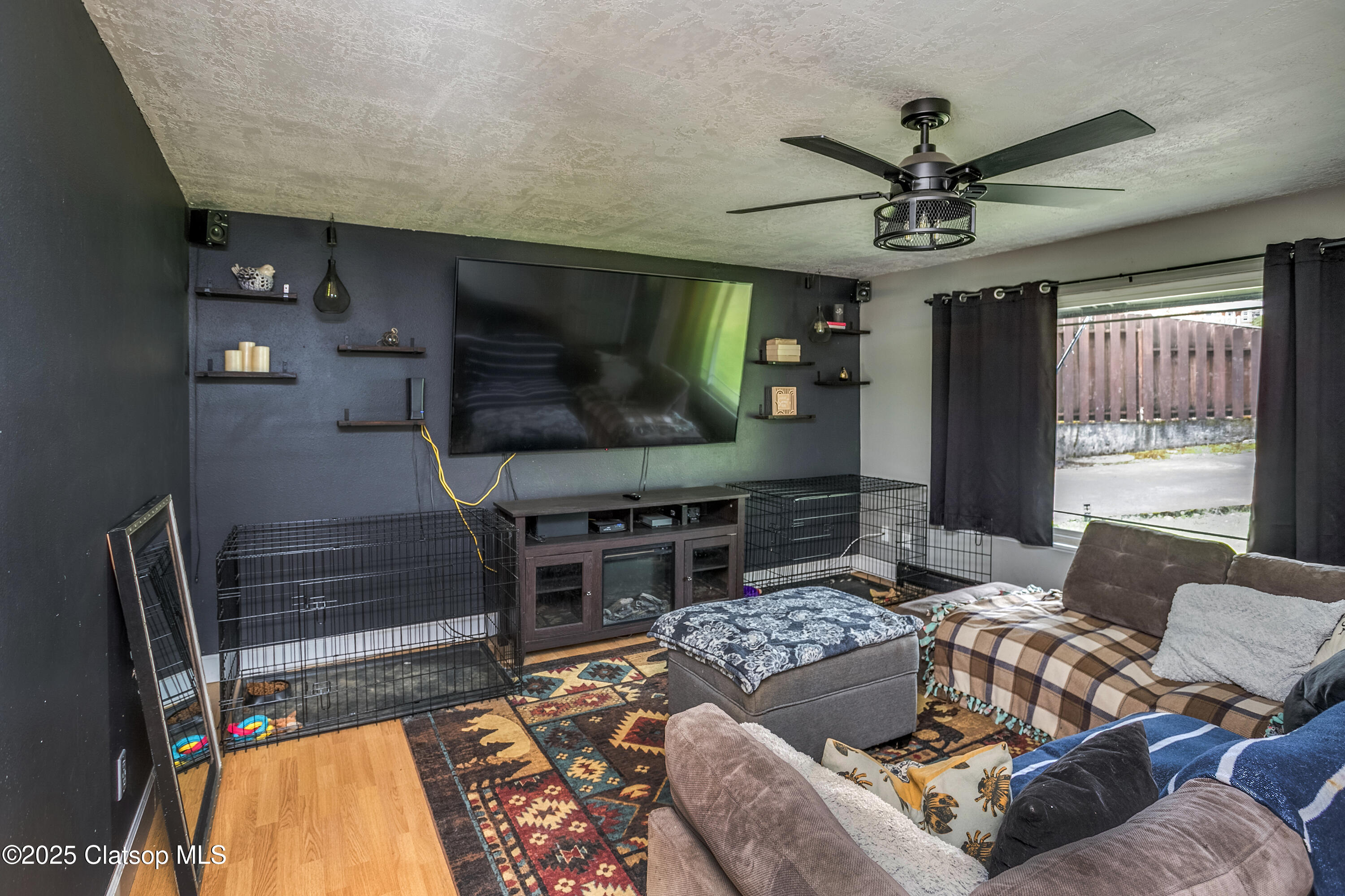487 Sw Juniper Court Property Photo 4