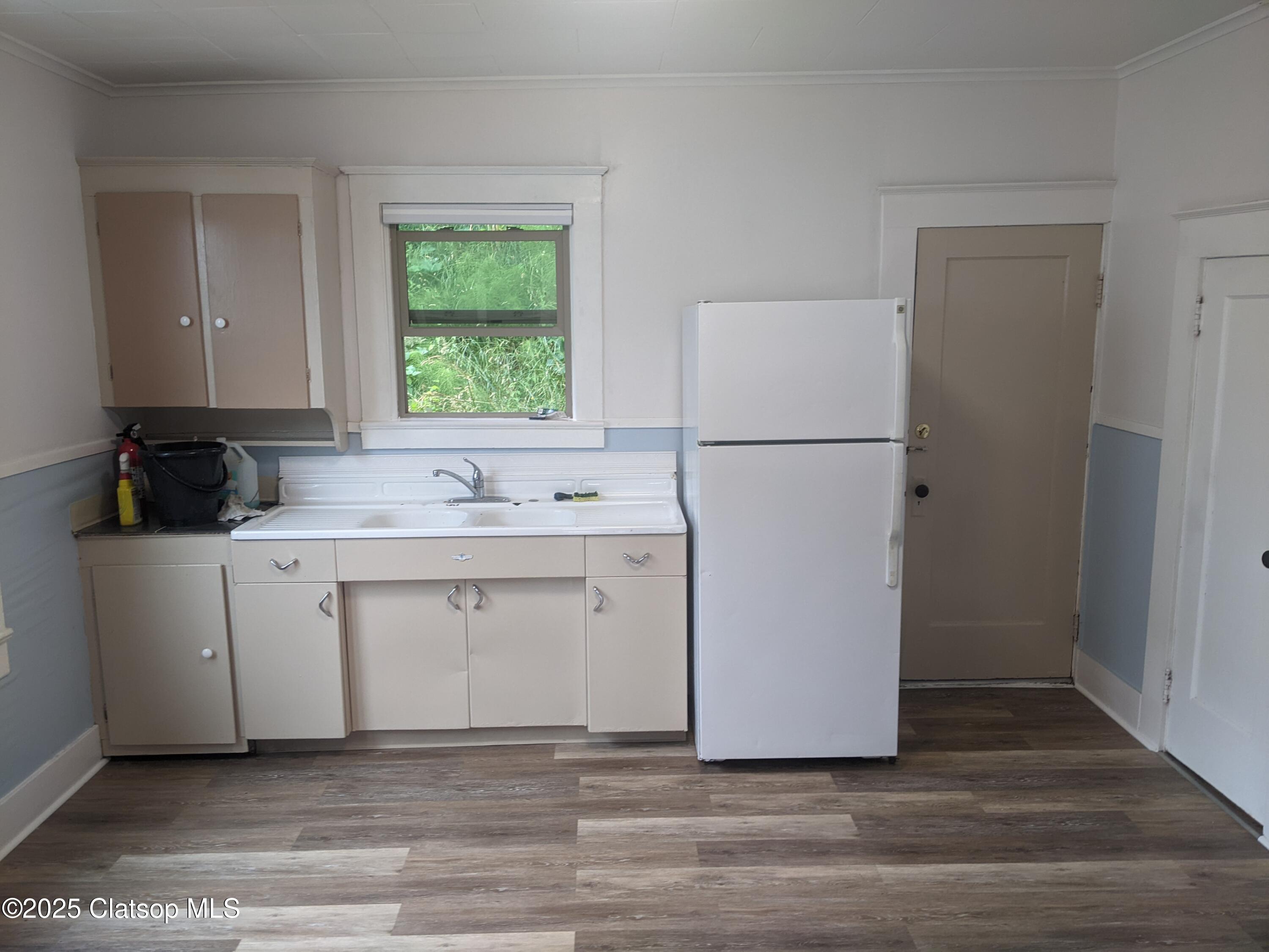315 W Marine Drive Property Photo 5