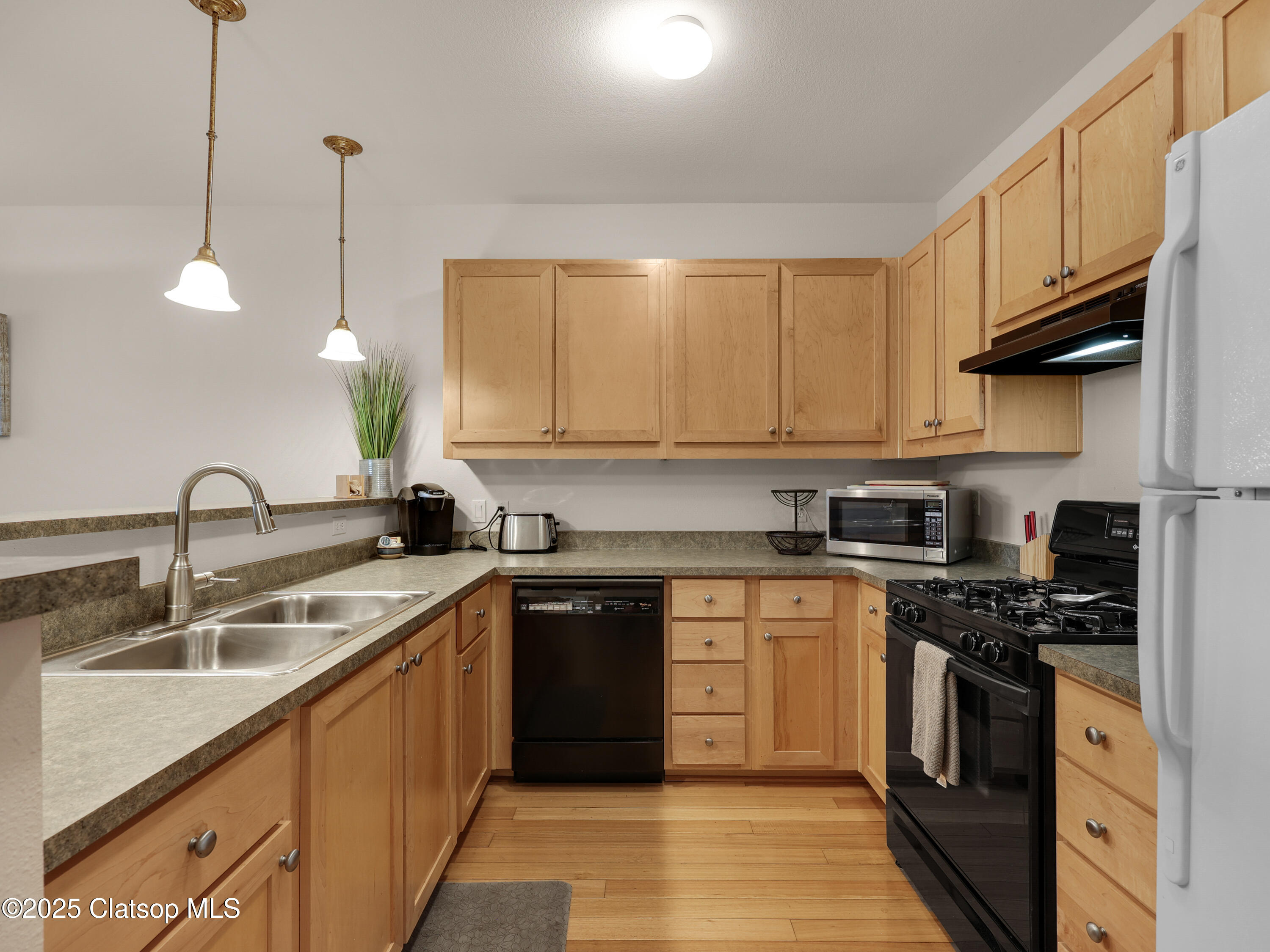 1108 S Holladay Drive Property Photo 4