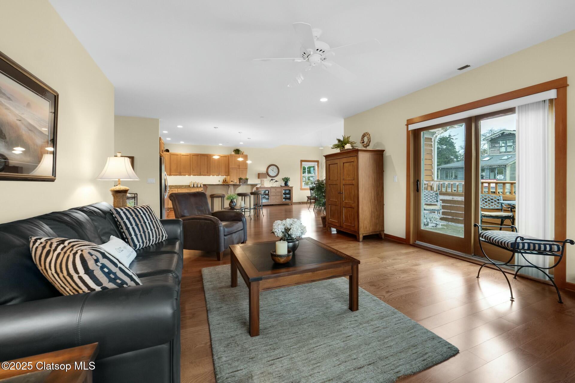 123 S Hemlock Street Property Photo 15