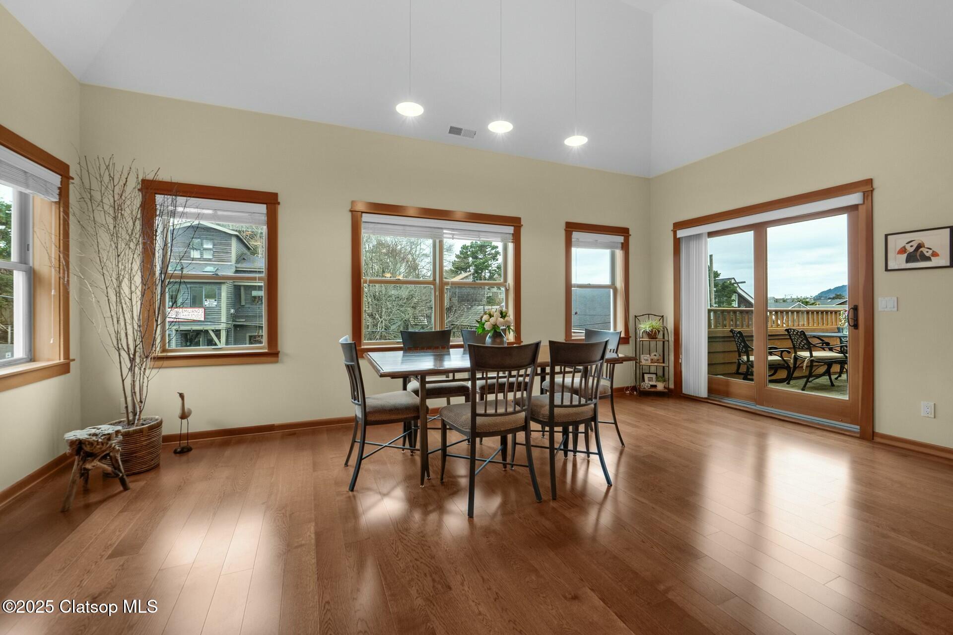 123 S Hemlock Street Property Photo 25