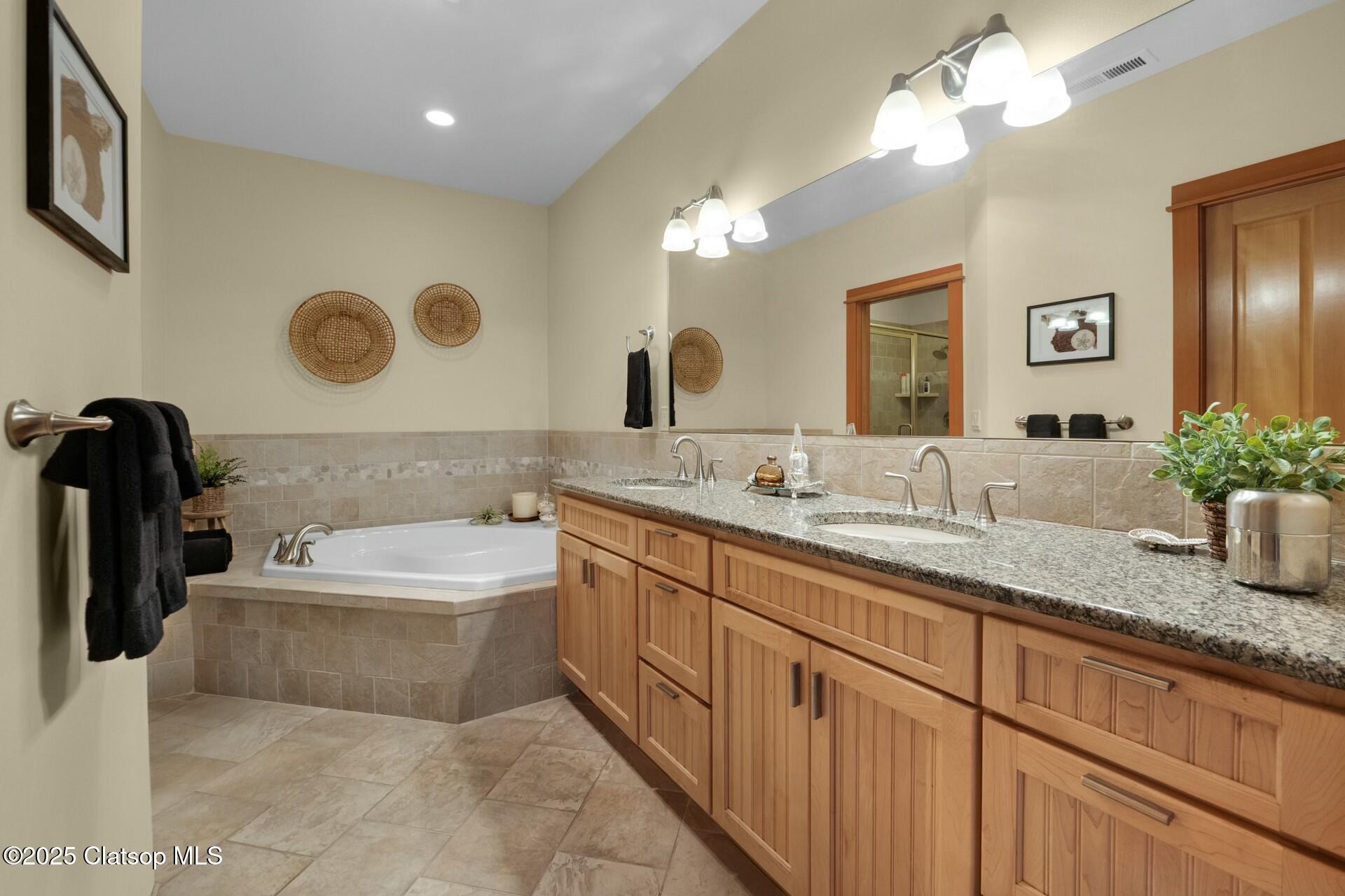 123 S Hemlock Street Property Photo 37