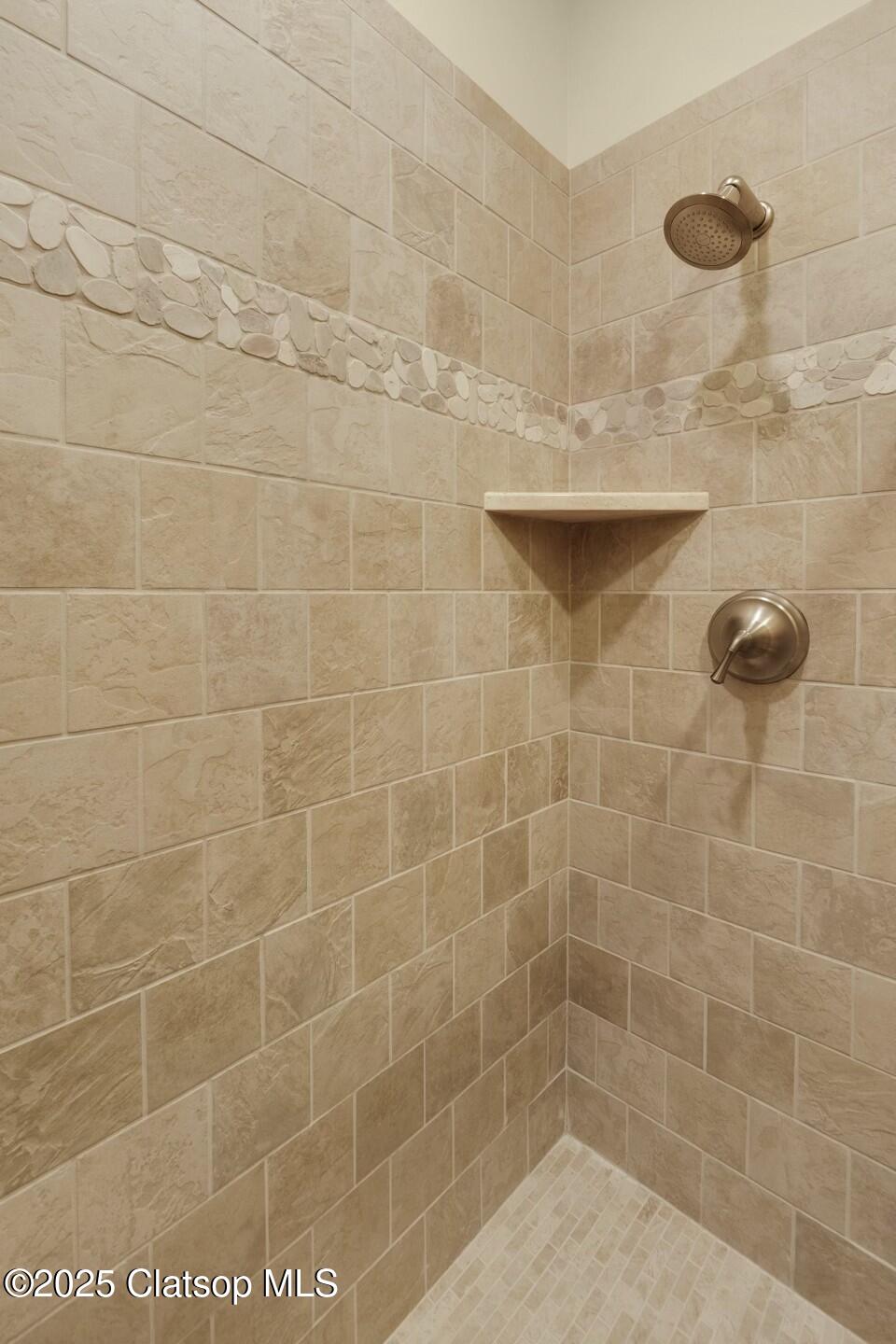 123 S Hemlock Street Property Photo 45