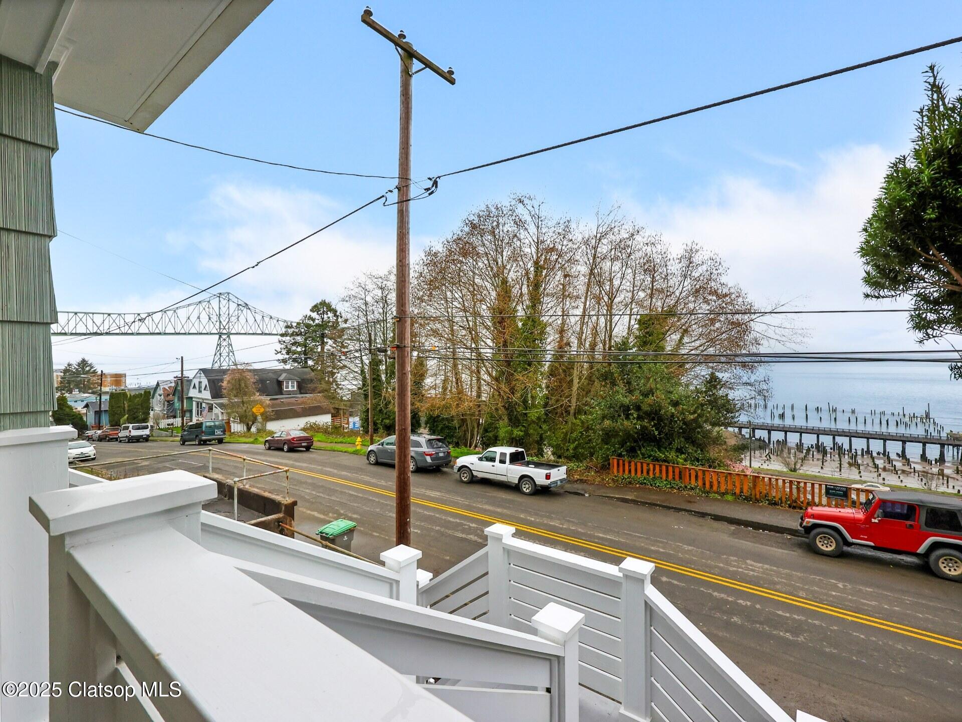 41 W Bond Street Property Photo 4