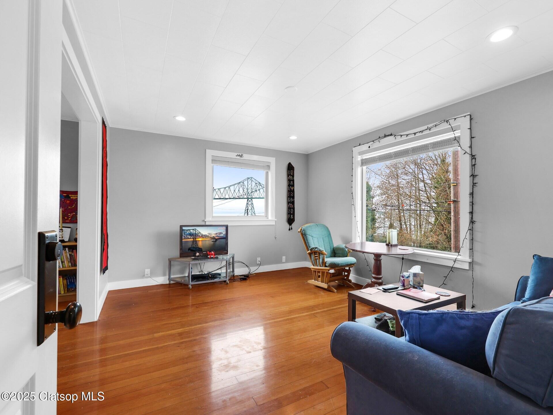 41 W Bond Street Property Photo 6