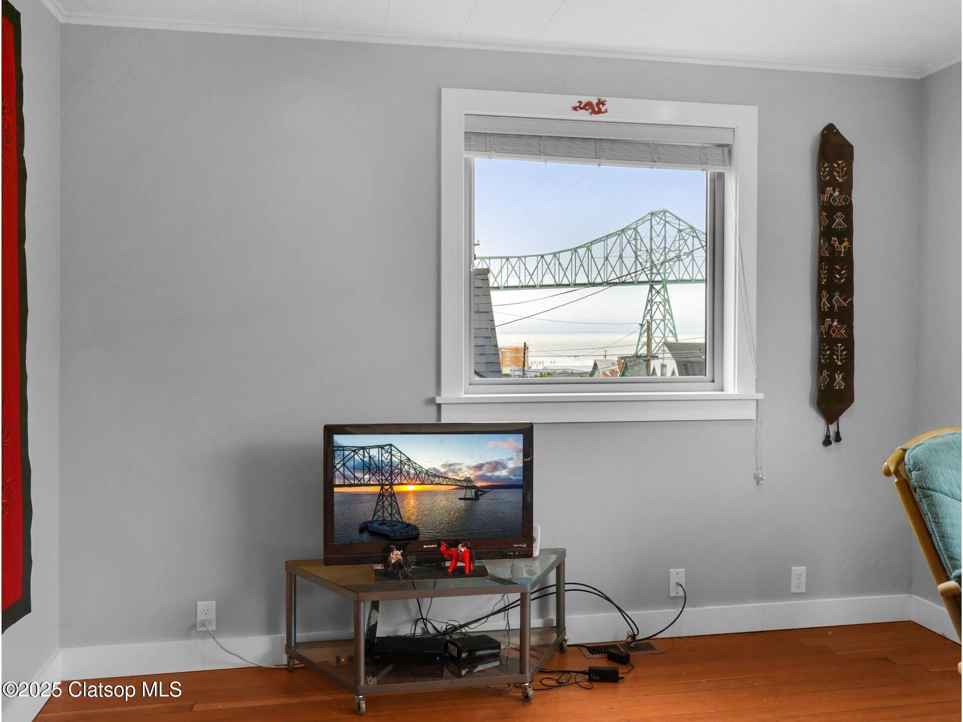 41 W Bond Street Property Photo 9