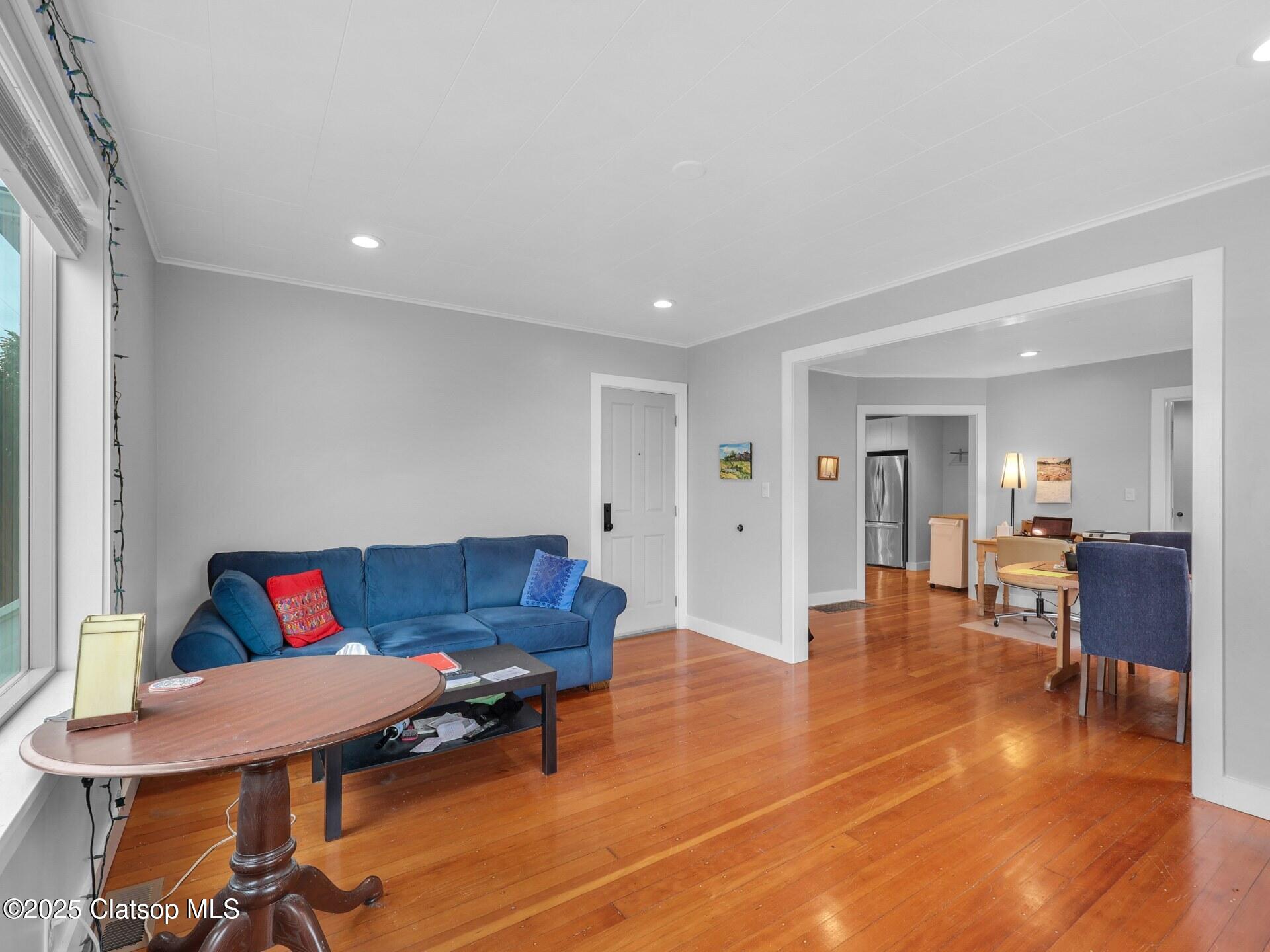41 W Bond Street Property Photo 10