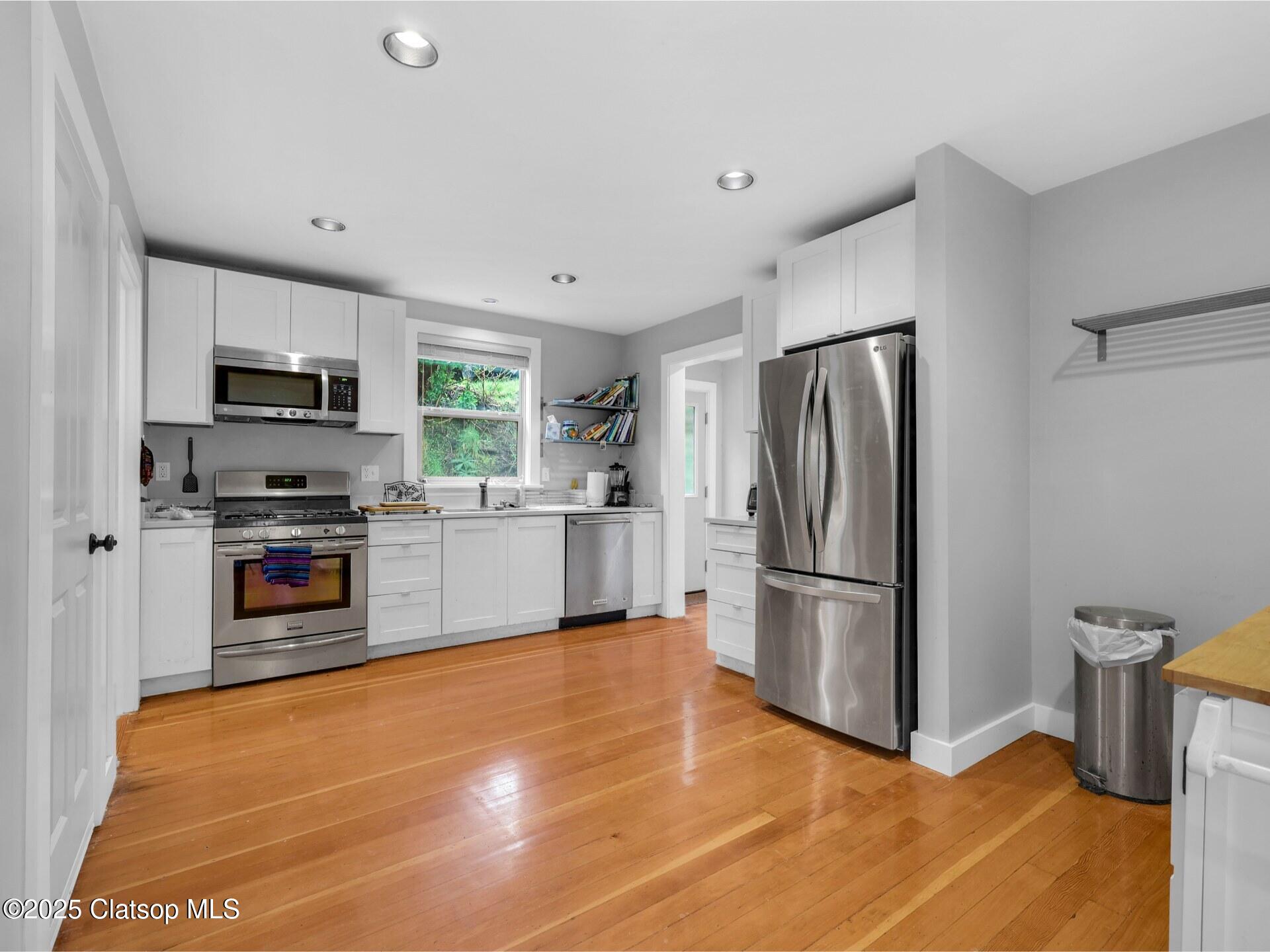 41 W Bond Street Property Photo 12