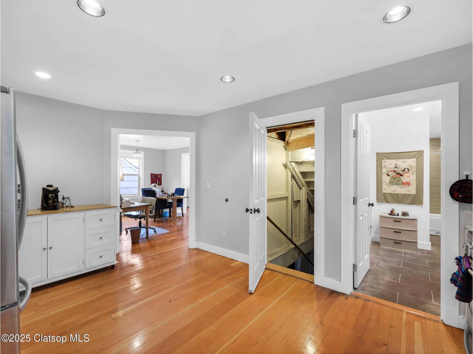 41 W Bond Street Property Photo 14