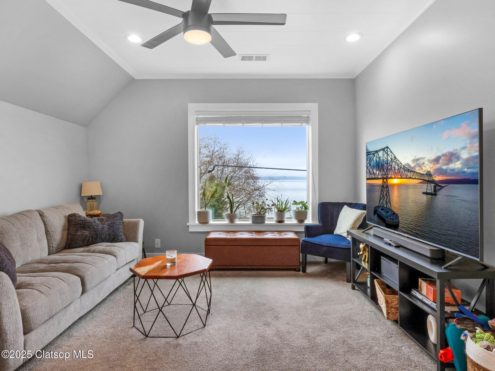 41 W Bond Street Property Photo 18