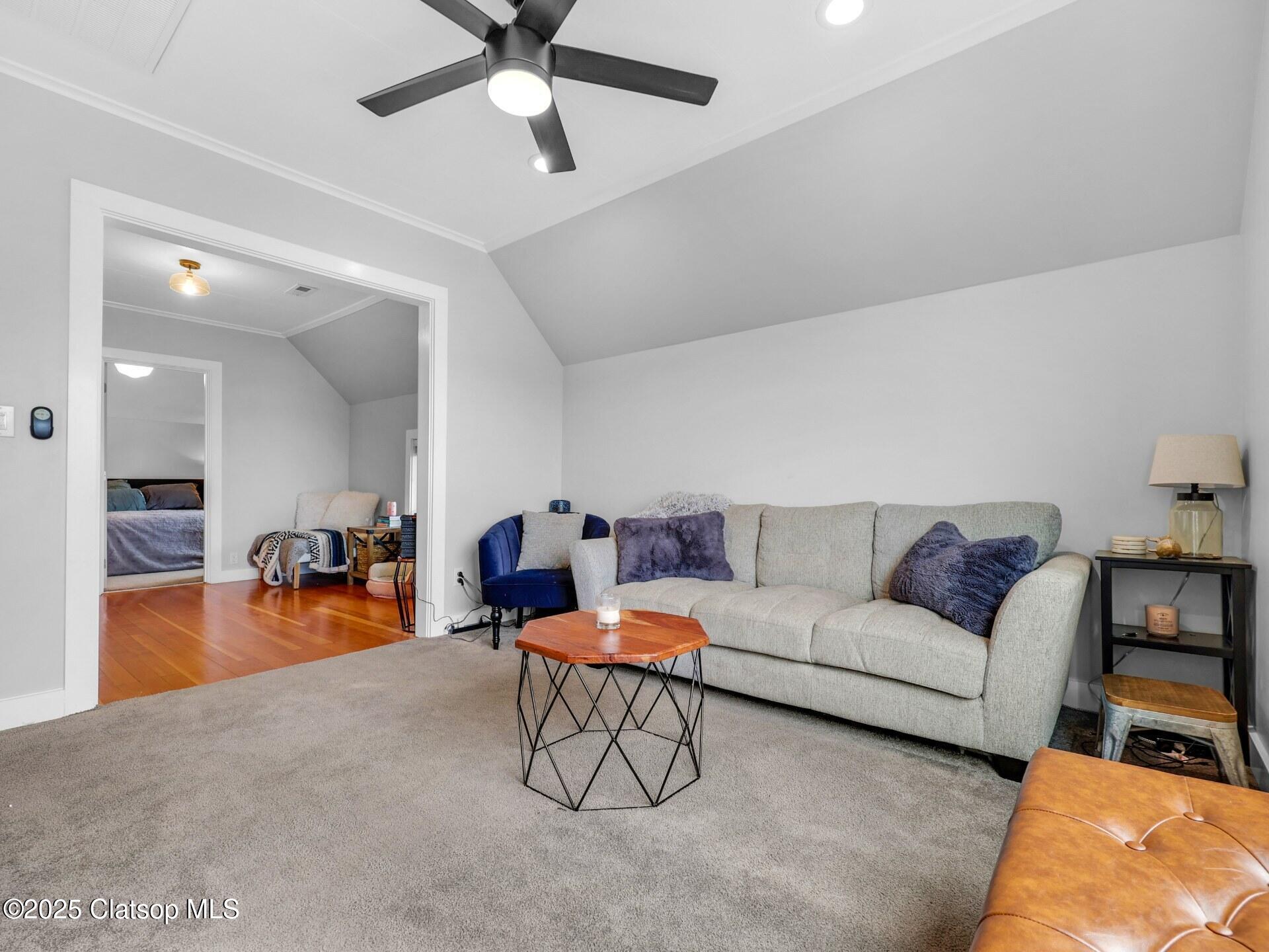 41 W Bond Street Property Photo 21