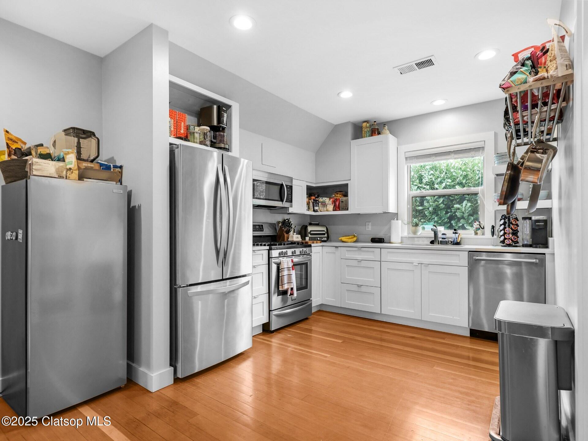 41 W Bond Street Property Photo 25