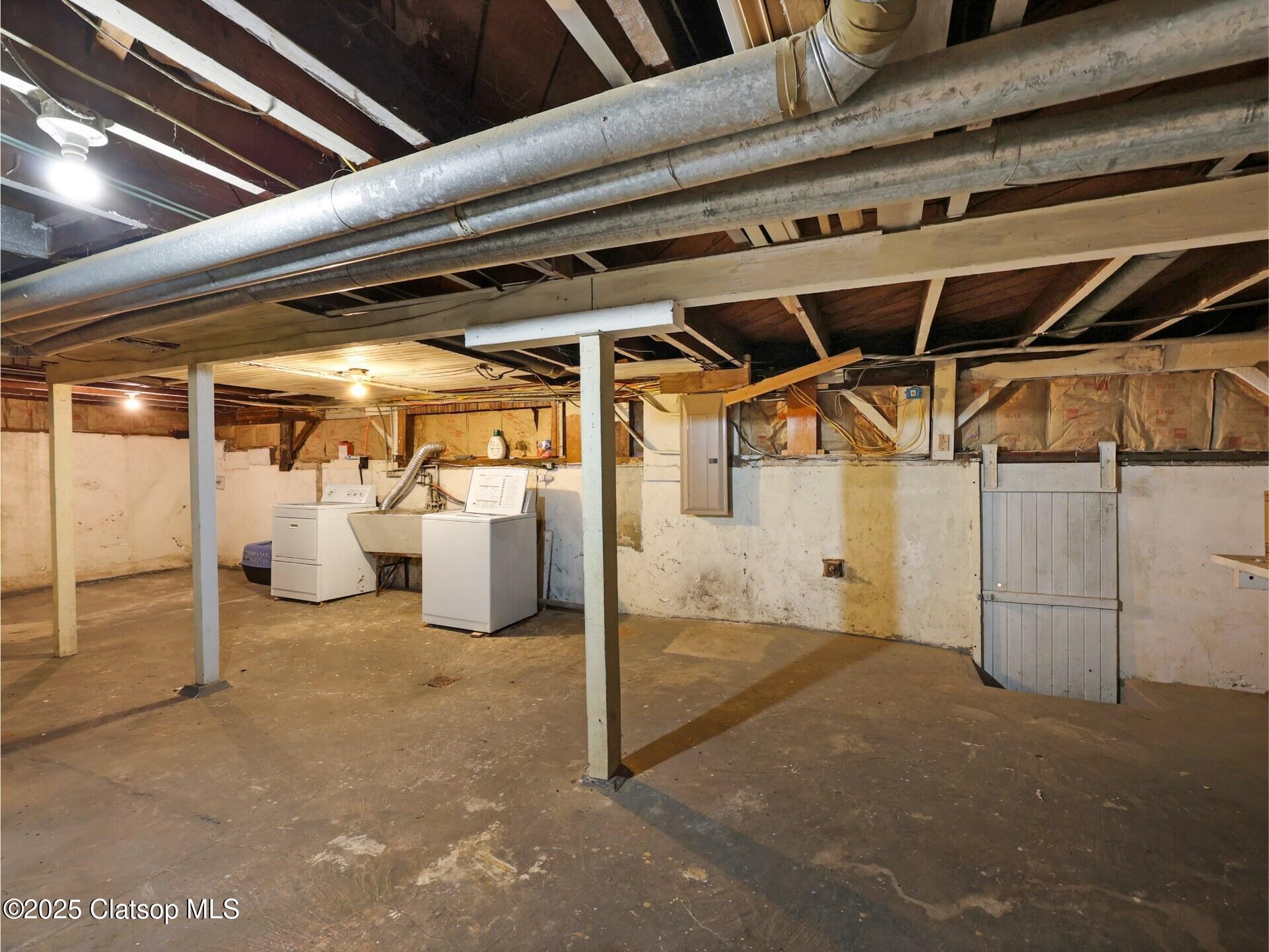 41 W Bond Street Property Photo 33