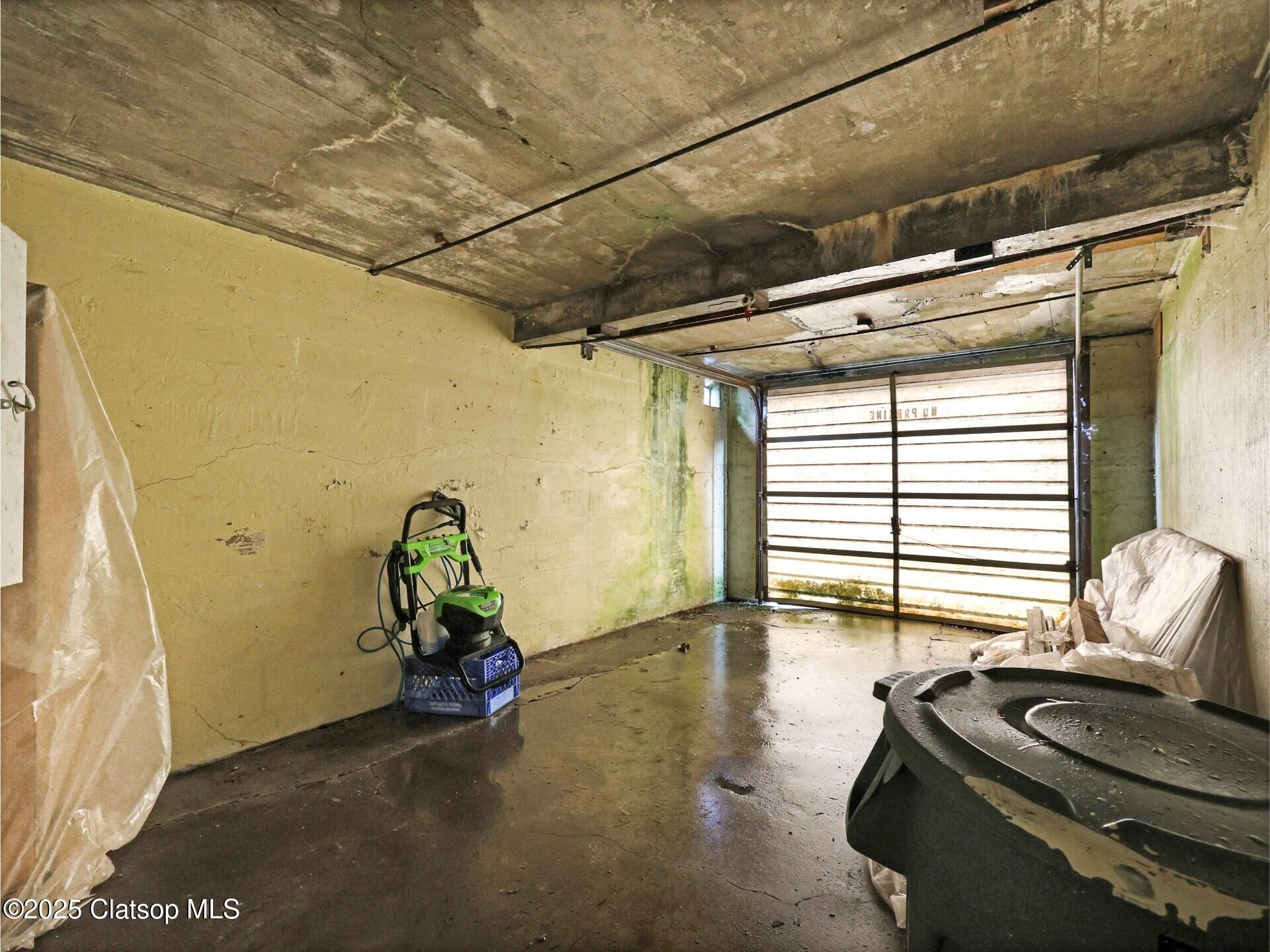 41 W Bond Street Property Photo 34
