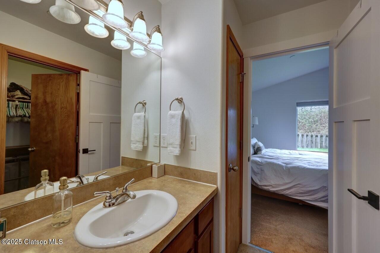 2255 Se Hebe Court Property Photo 19