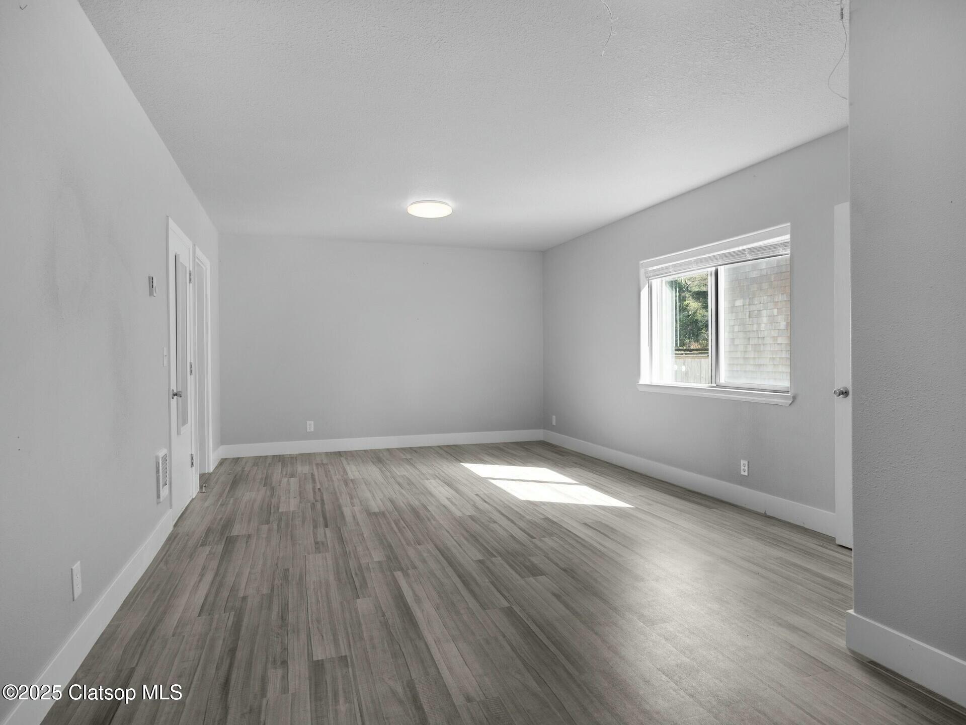 368-370 4th Place Property Photo 3