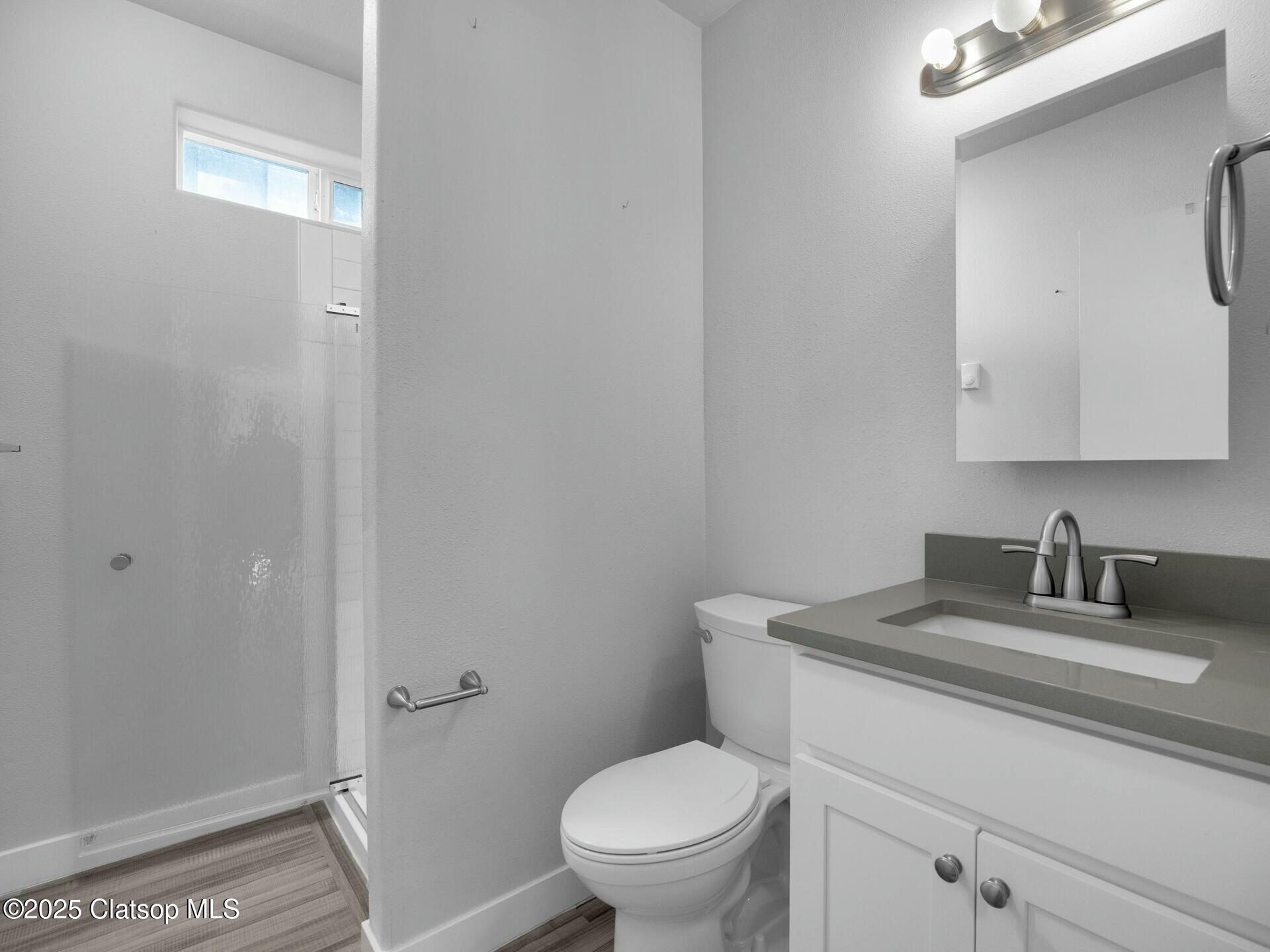 368-370 4th Place Property Photo 5