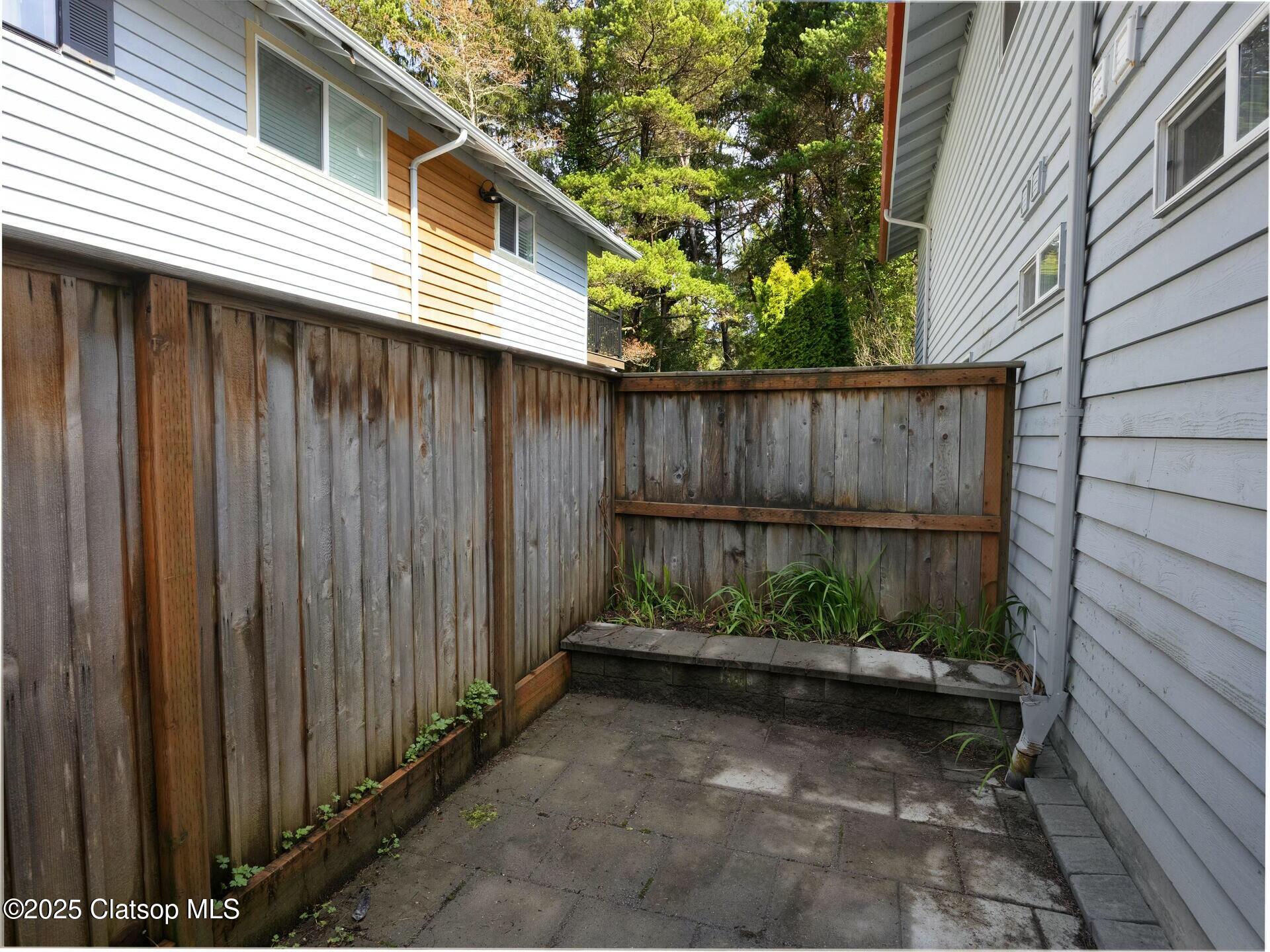 368-370 4th Place Property Photo 15