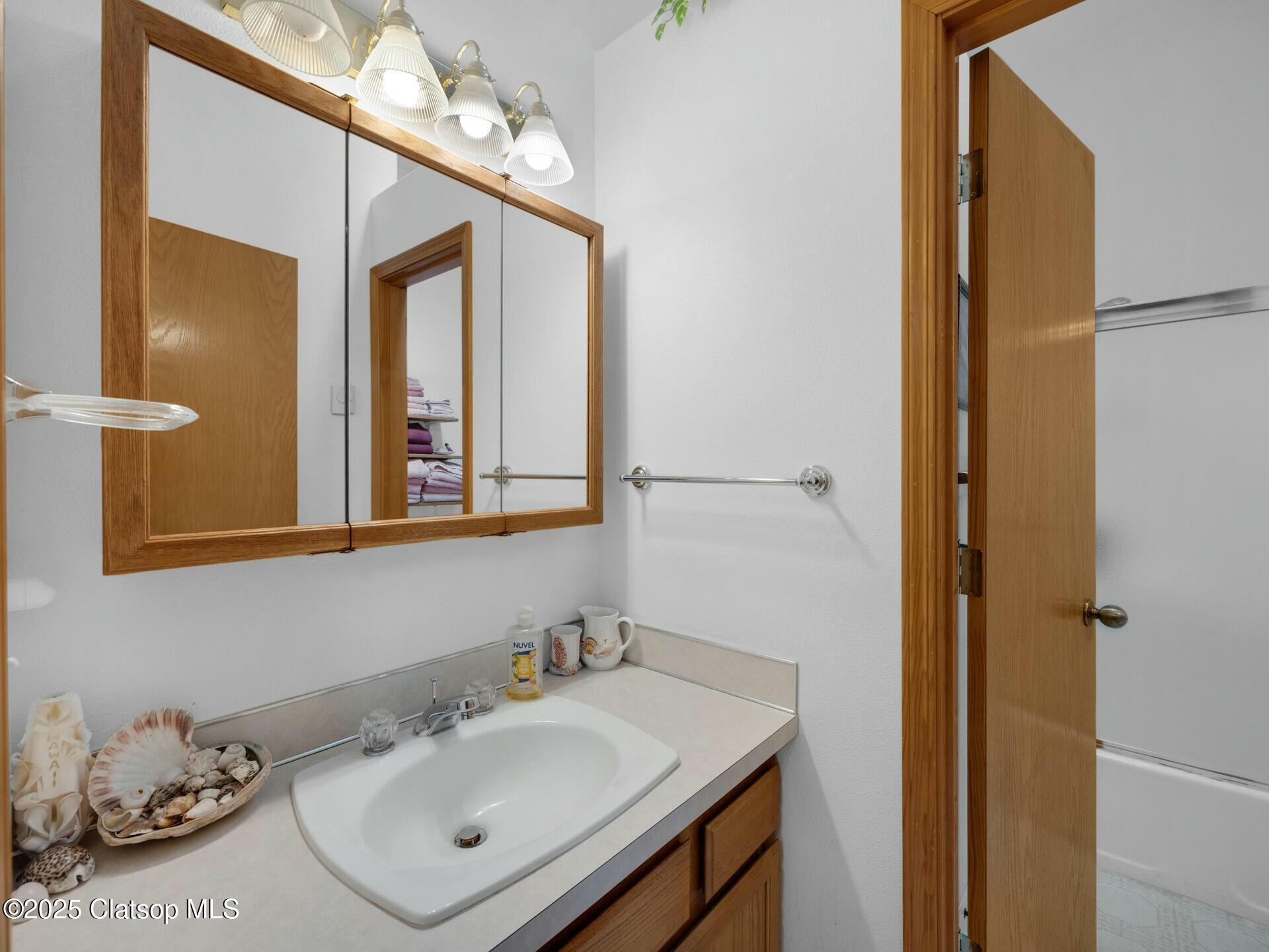 368-370 4th Place Property Photo 27