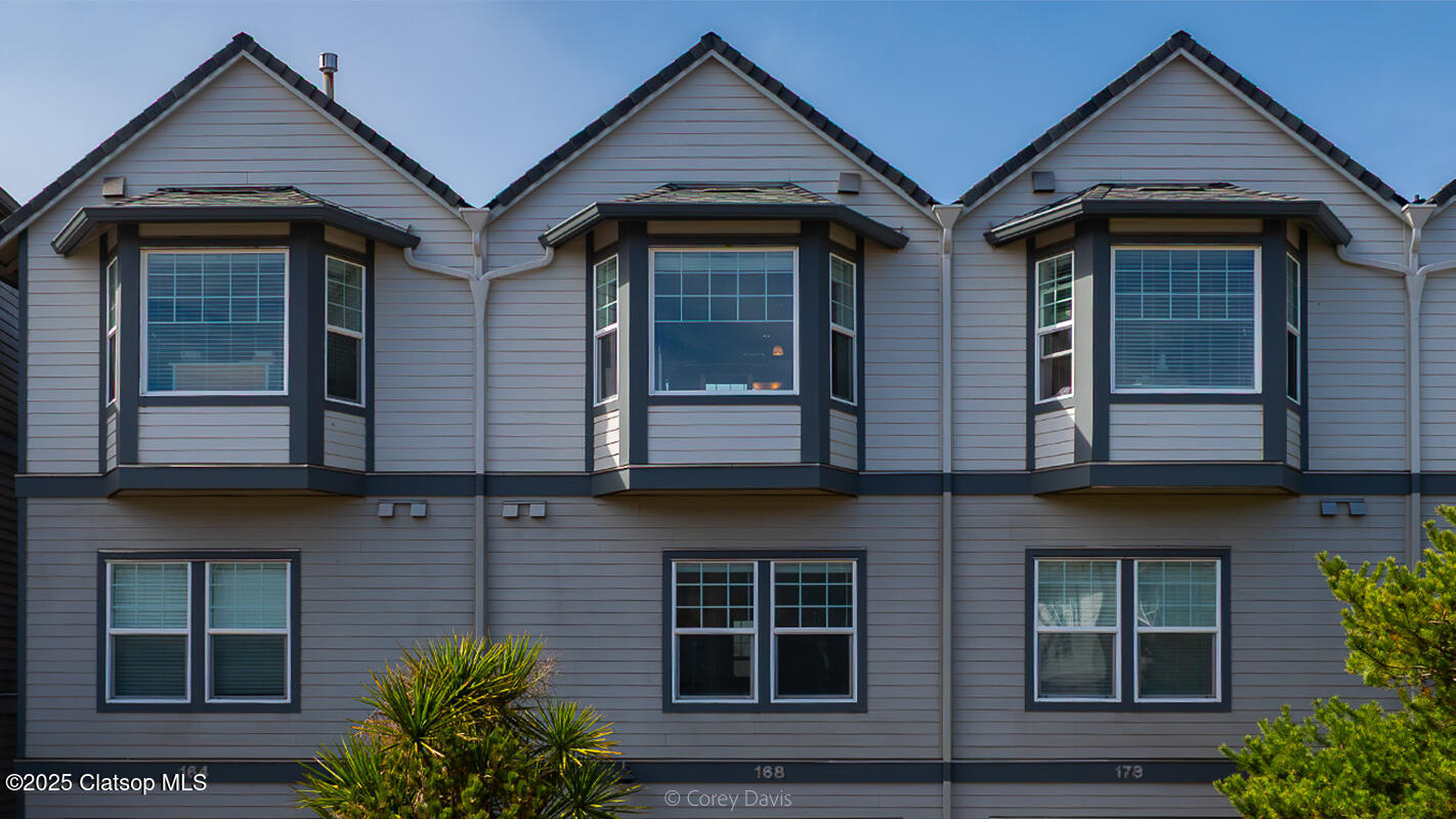 168 N Pacific Street Property Photo 1