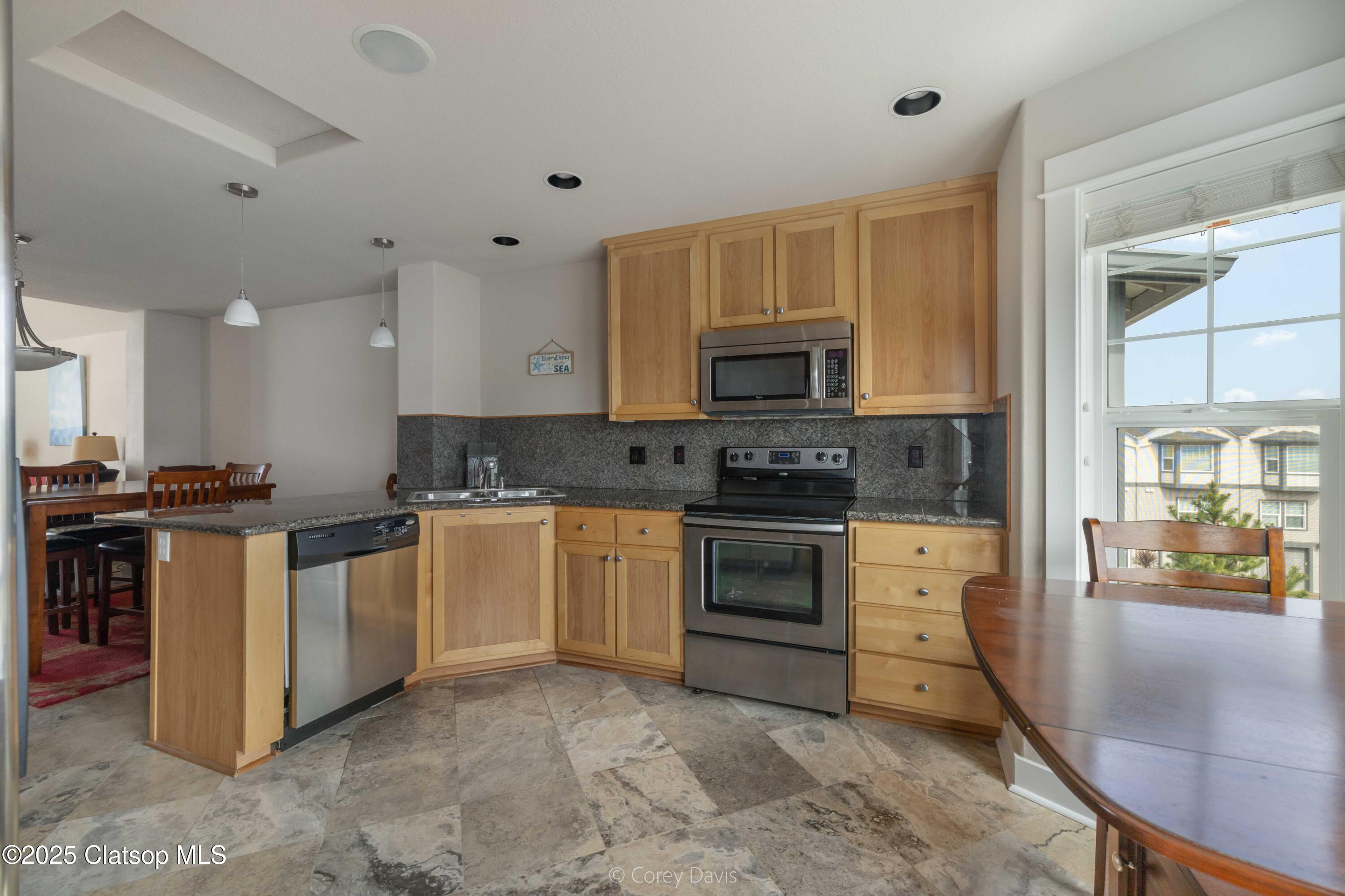 168 N Pacific Street Property Photo 13