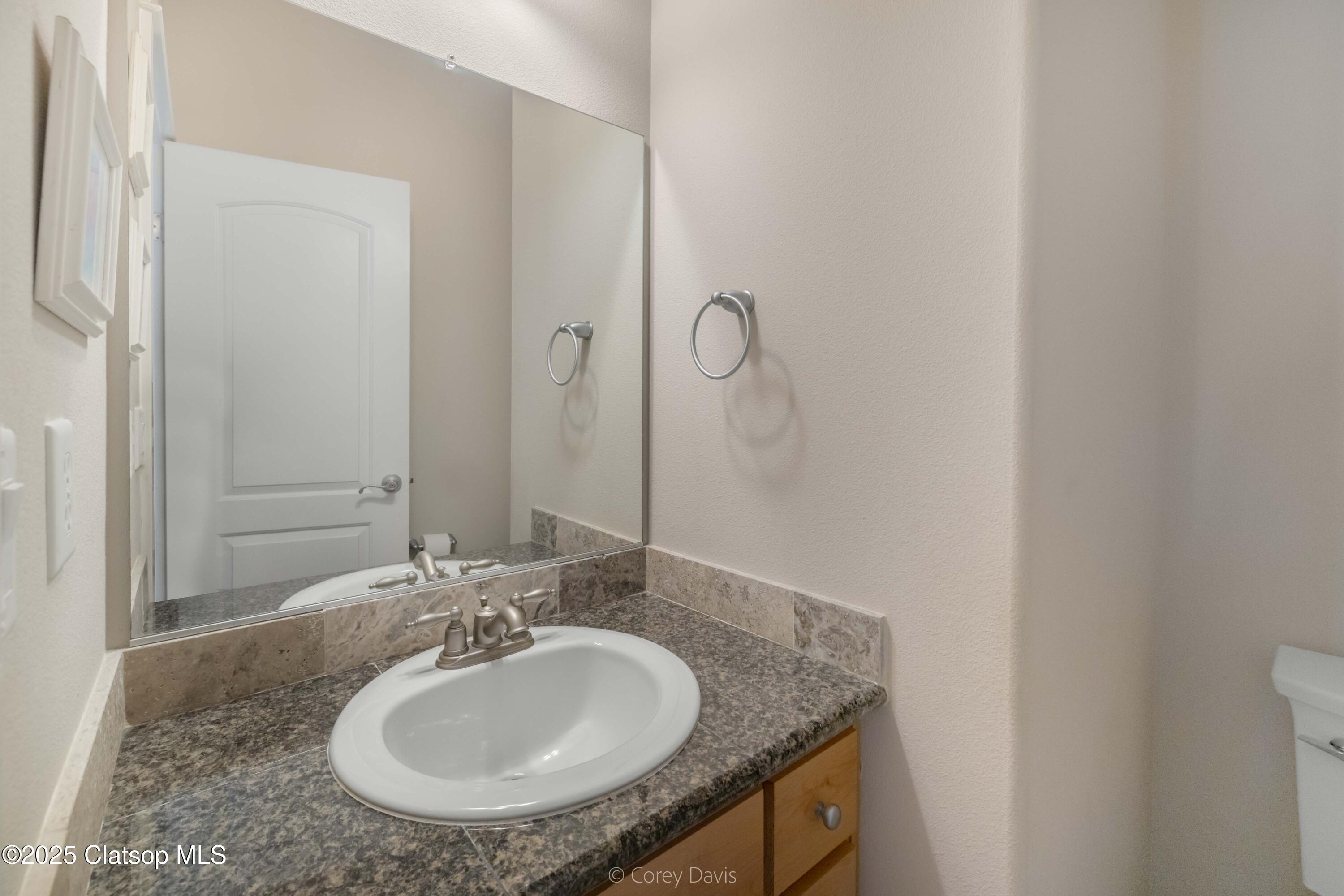 168 N Pacific Street Property Photo 15