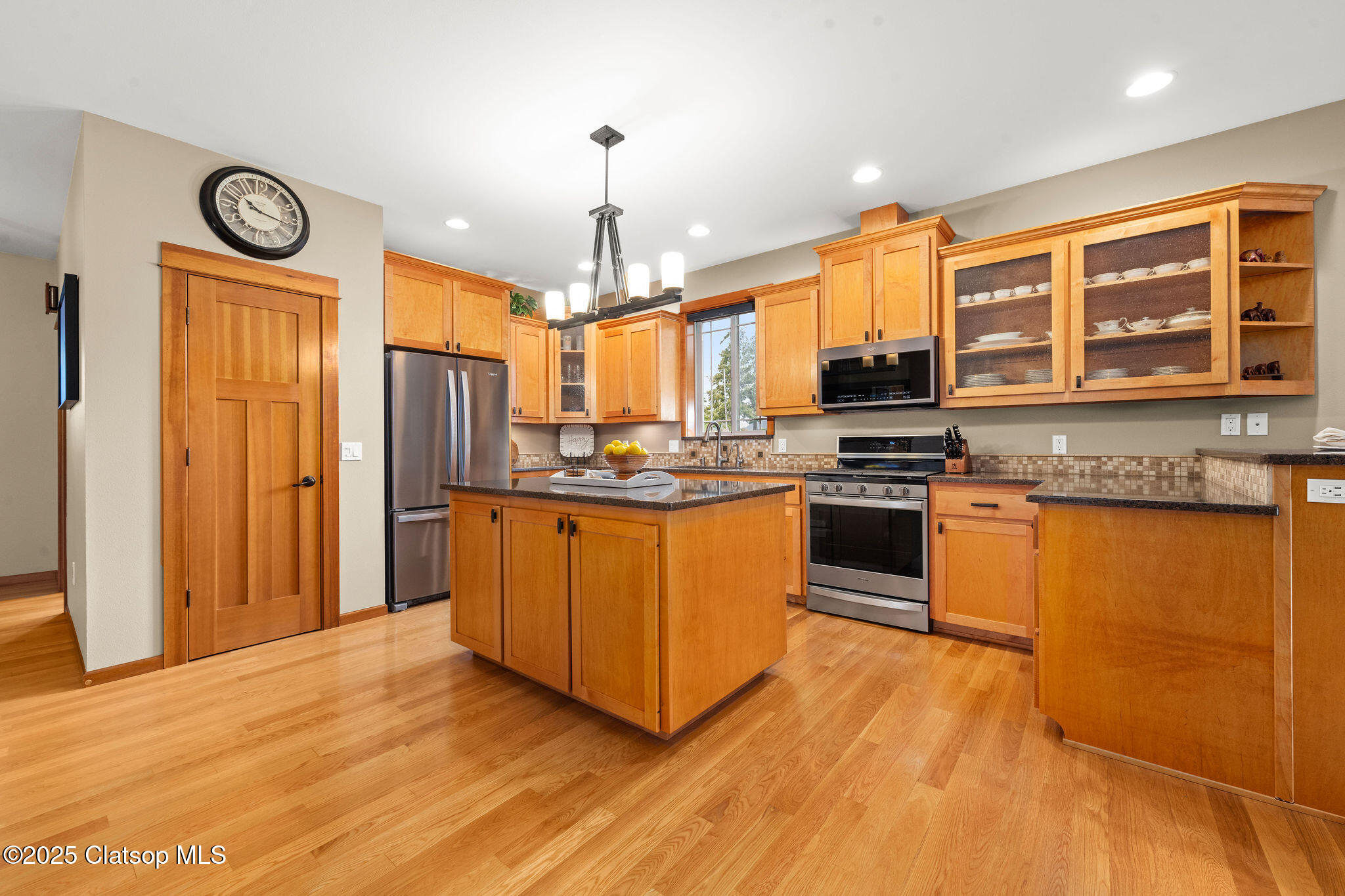 540 Sw Juniper Avenue Property Photo 6