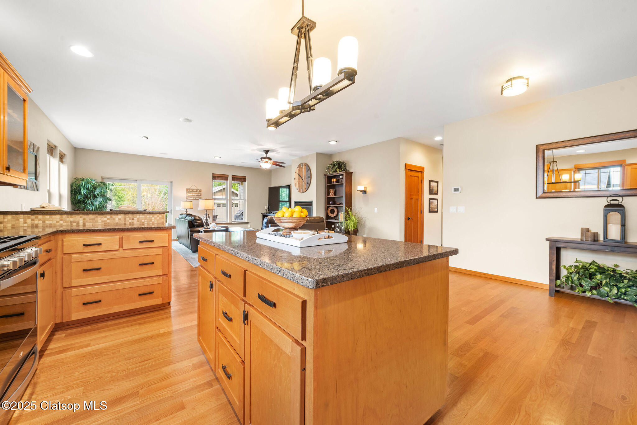 540 Sw Juniper Avenue Property Photo 8