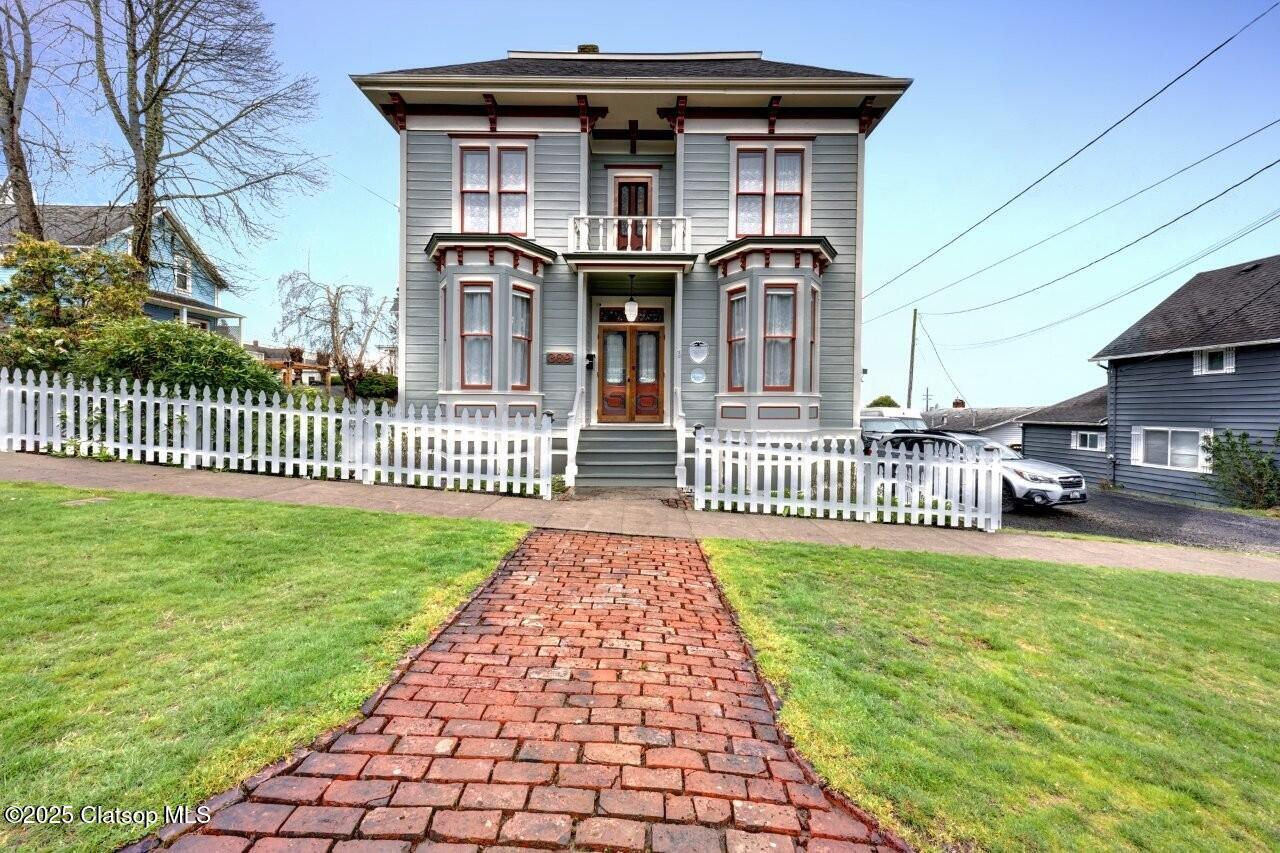369 37th Street Property Photo 1
