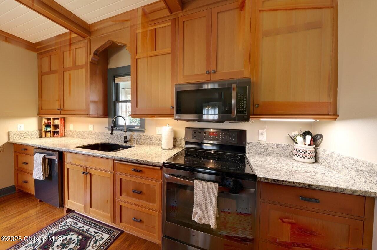 369 37th Street Property Photo 14