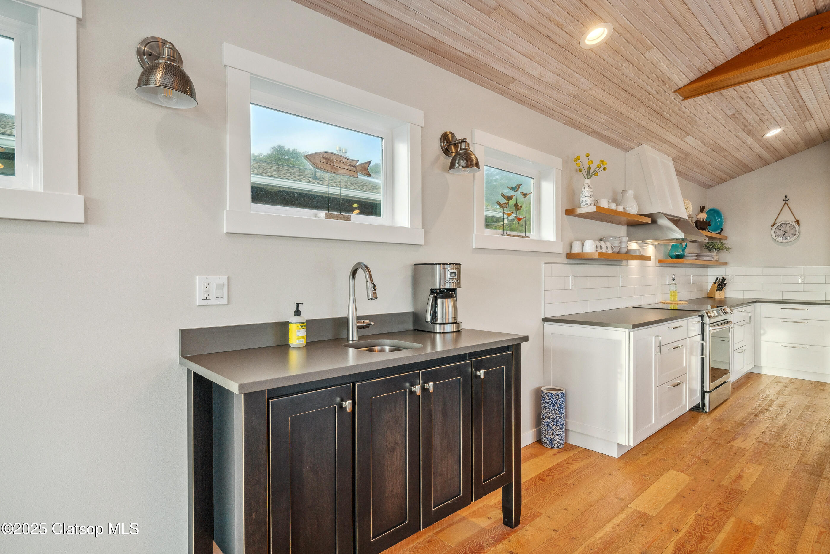 958 Beach Street Property Photo 6
