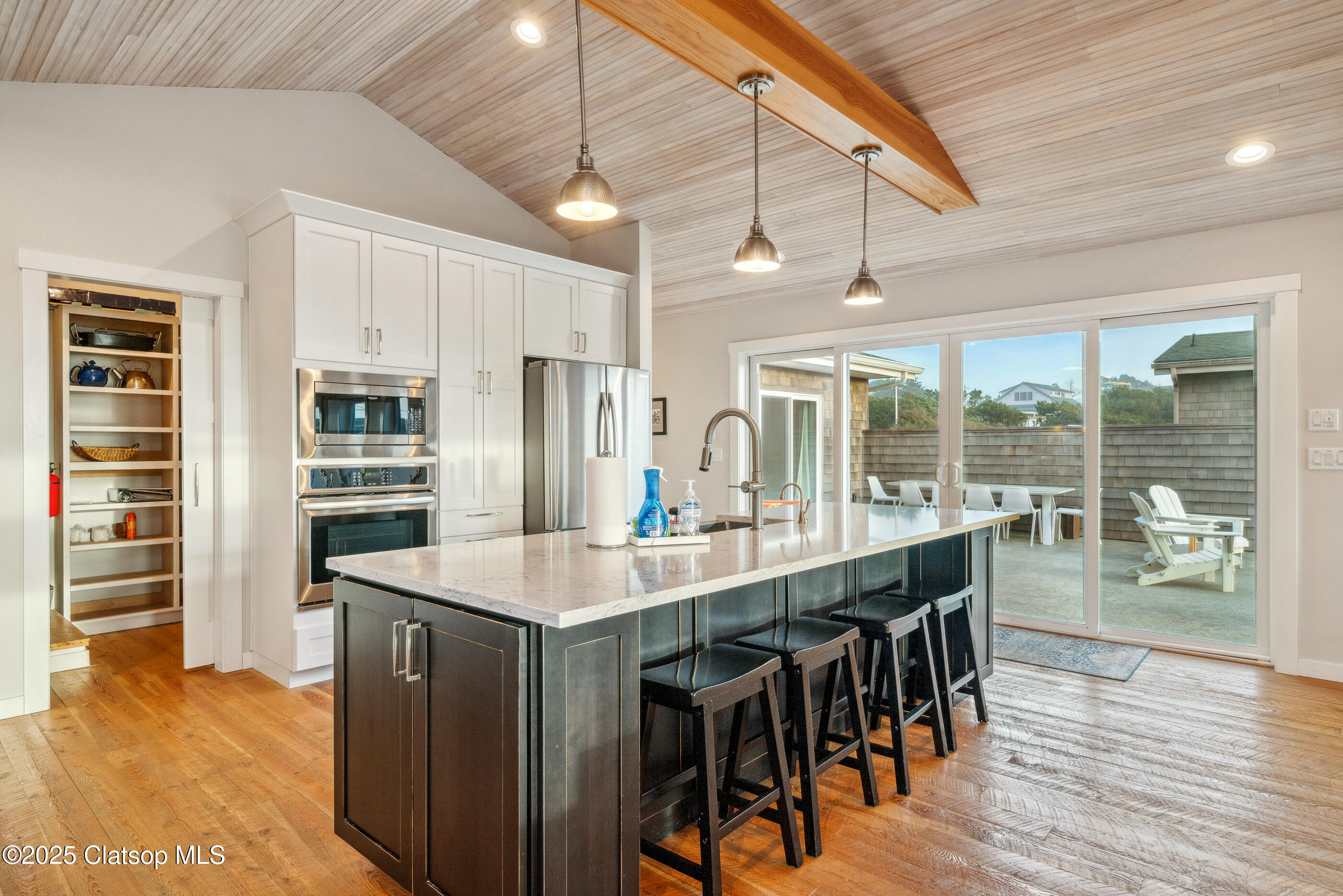 958 Beach Street Property Photo 7