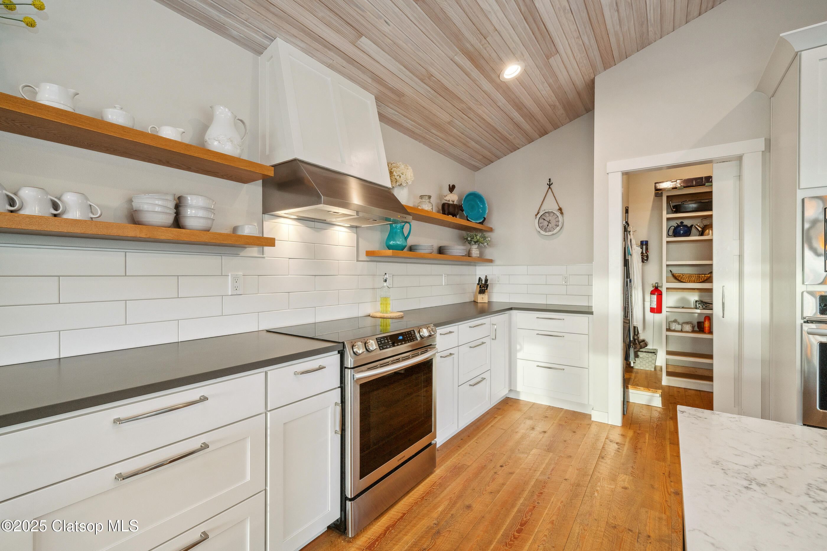 958 Beach Street Property Photo 8