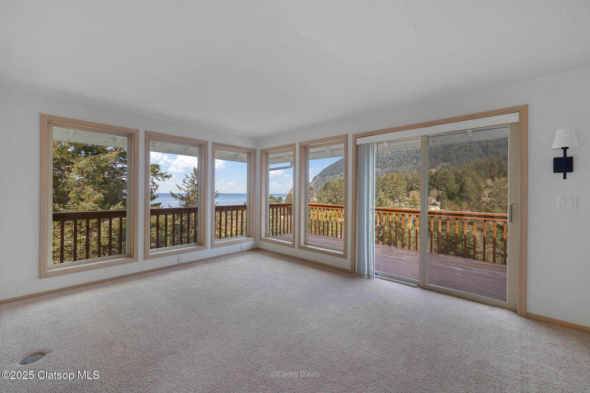 213 University Avenue Property Photo 10