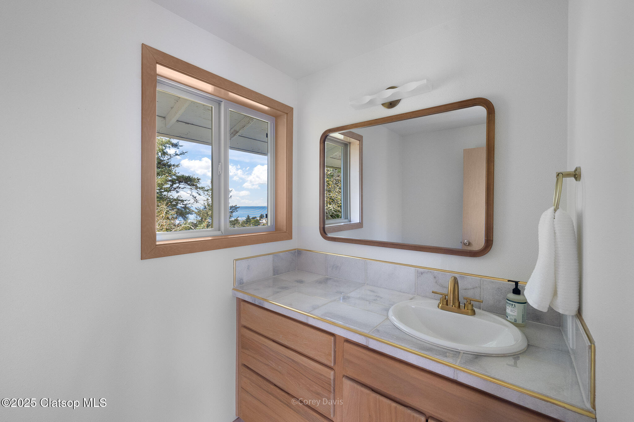 213 University Avenue Property Photo 21