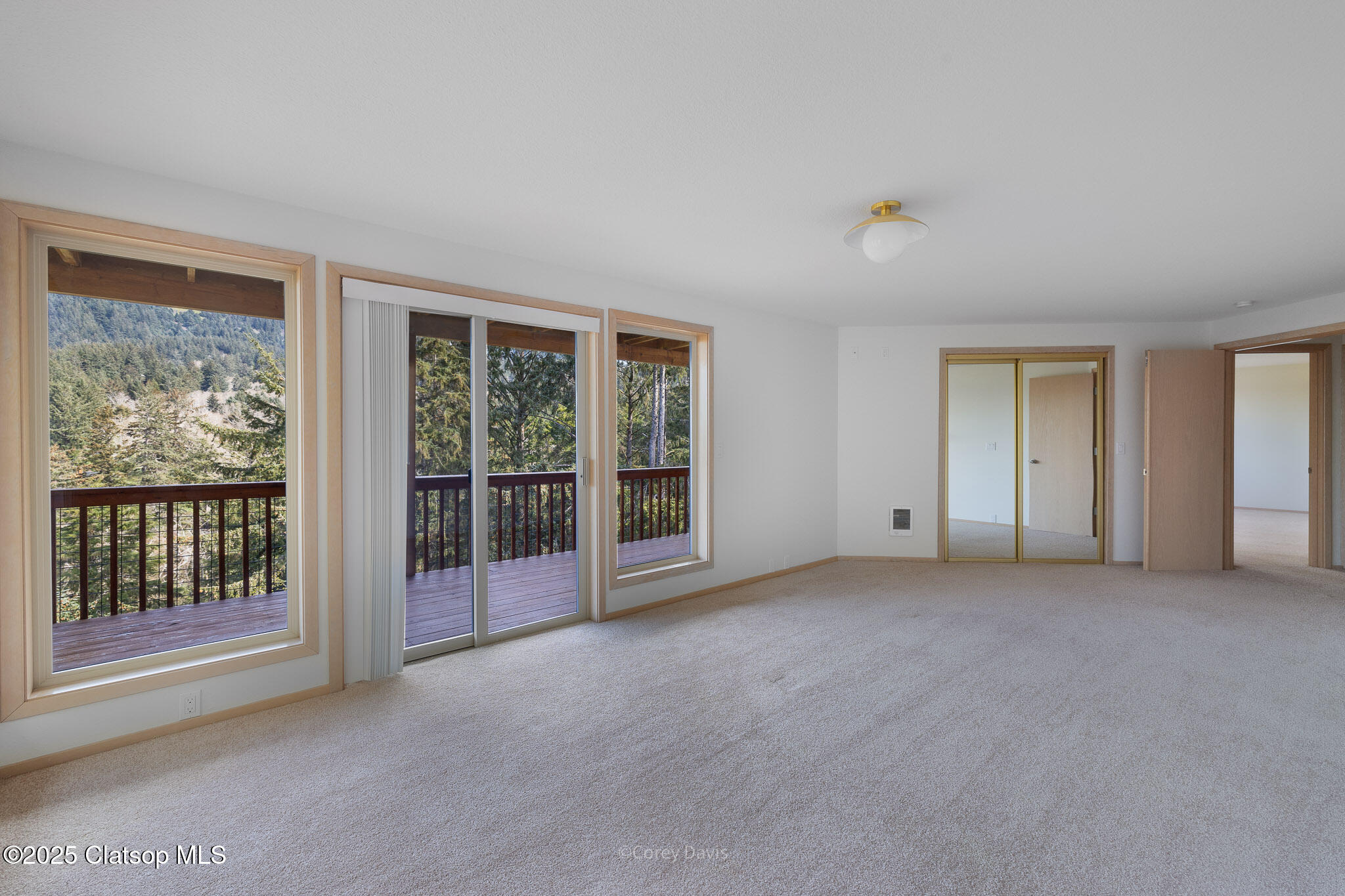 213 University Avenue Property Photo 27