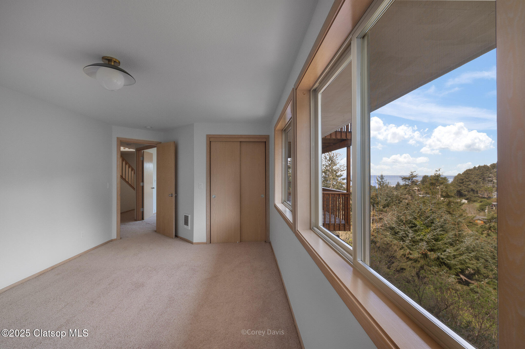 213 University Avenue Property Photo 29