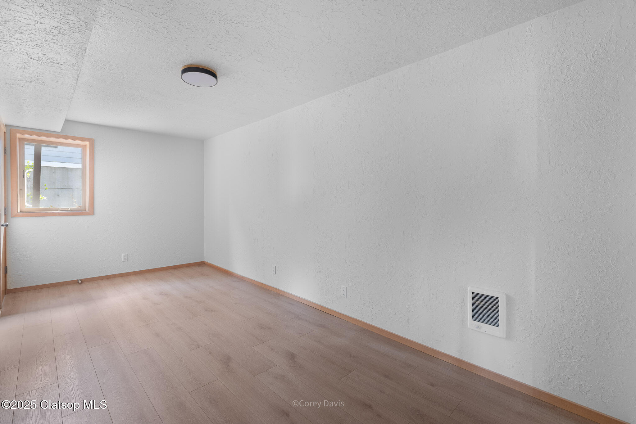 213 University Avenue Property Photo 32