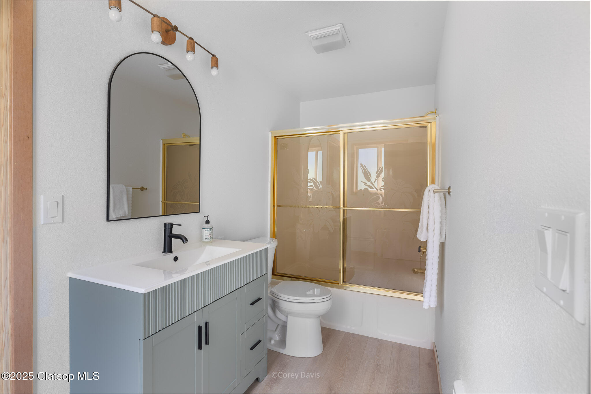 213 University Avenue Property Photo 33