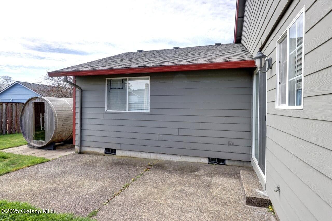 823 4th Avenue Property Photo 32