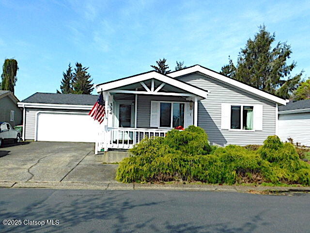 1100 NW Warrenton Property Photo 1