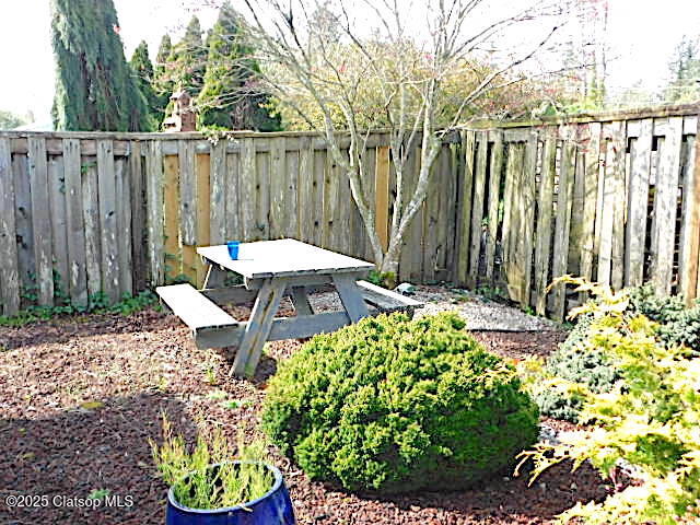 1100 Nw Warrenton Property Photo 9