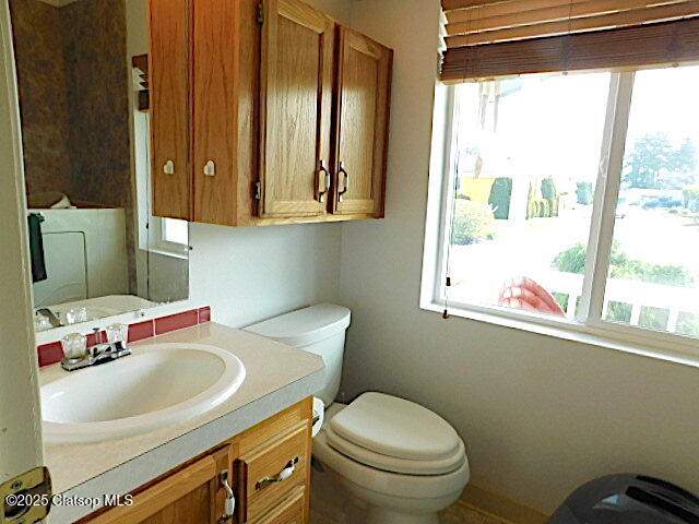 1100 Nw Warrenton Property Photo 28